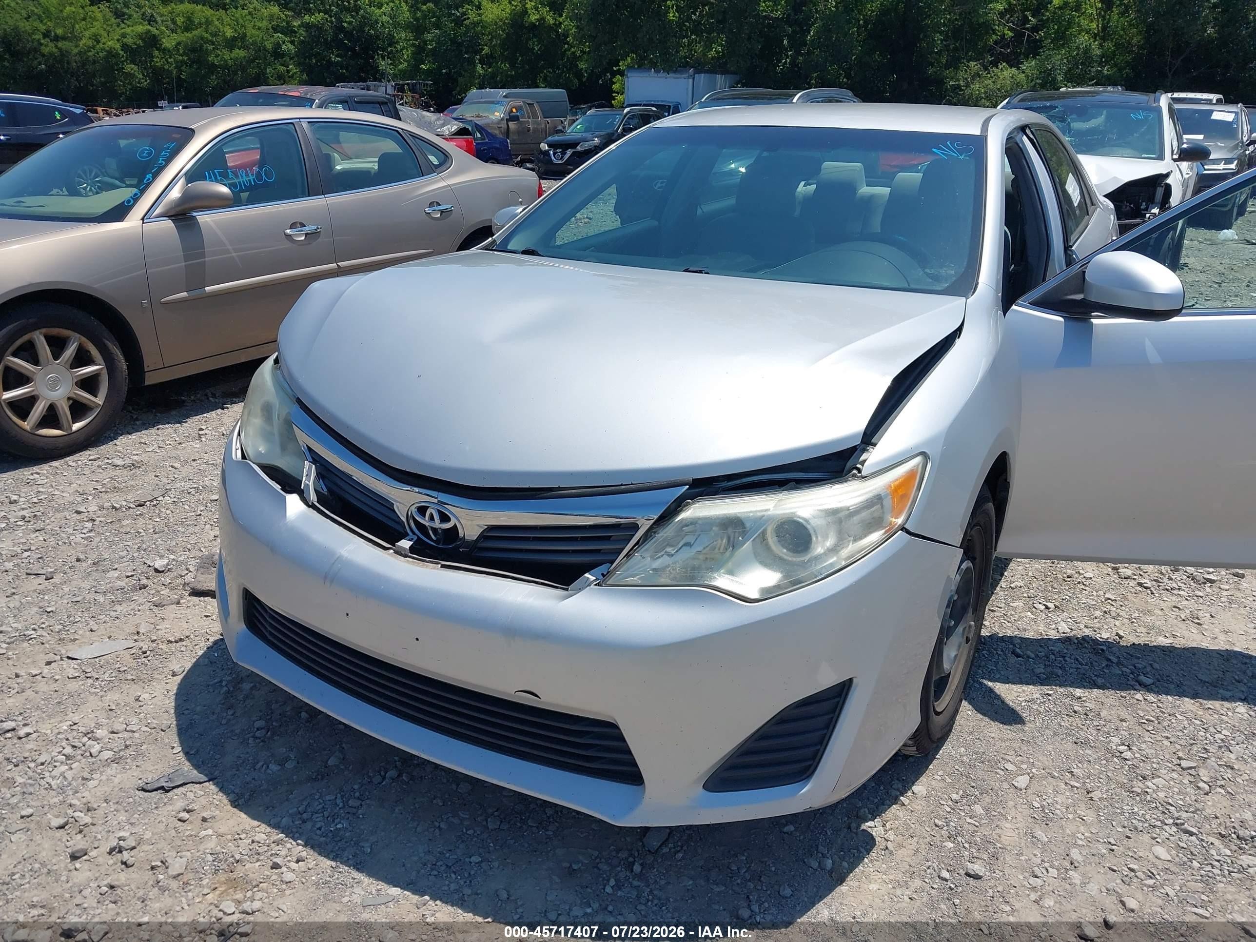 2014 Toyota Camry L Silver vin: 4T4BF1FK5ER351574