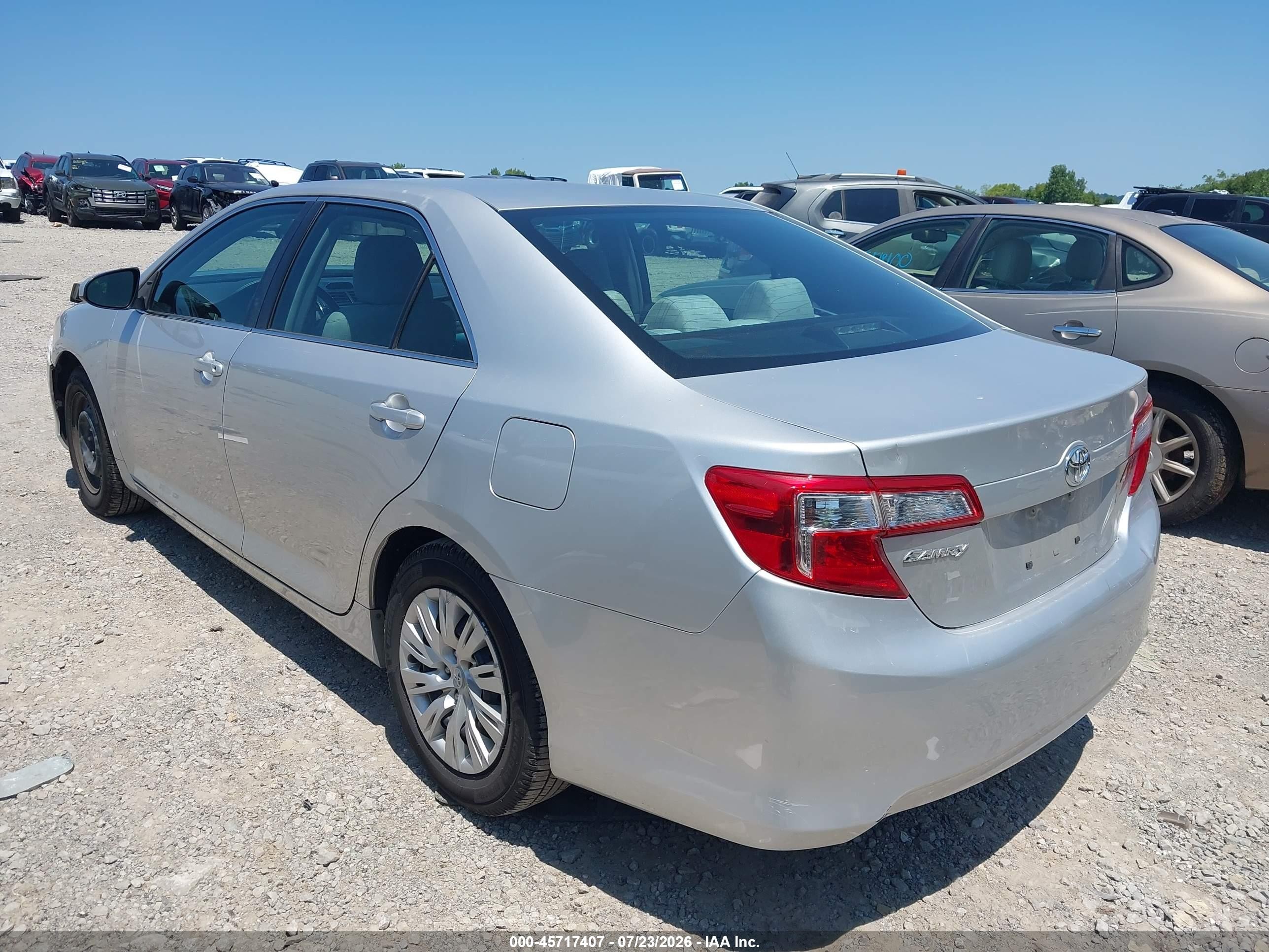 2014 Toyota Camry L Silver vin: 4T4BF1FK5ER351574