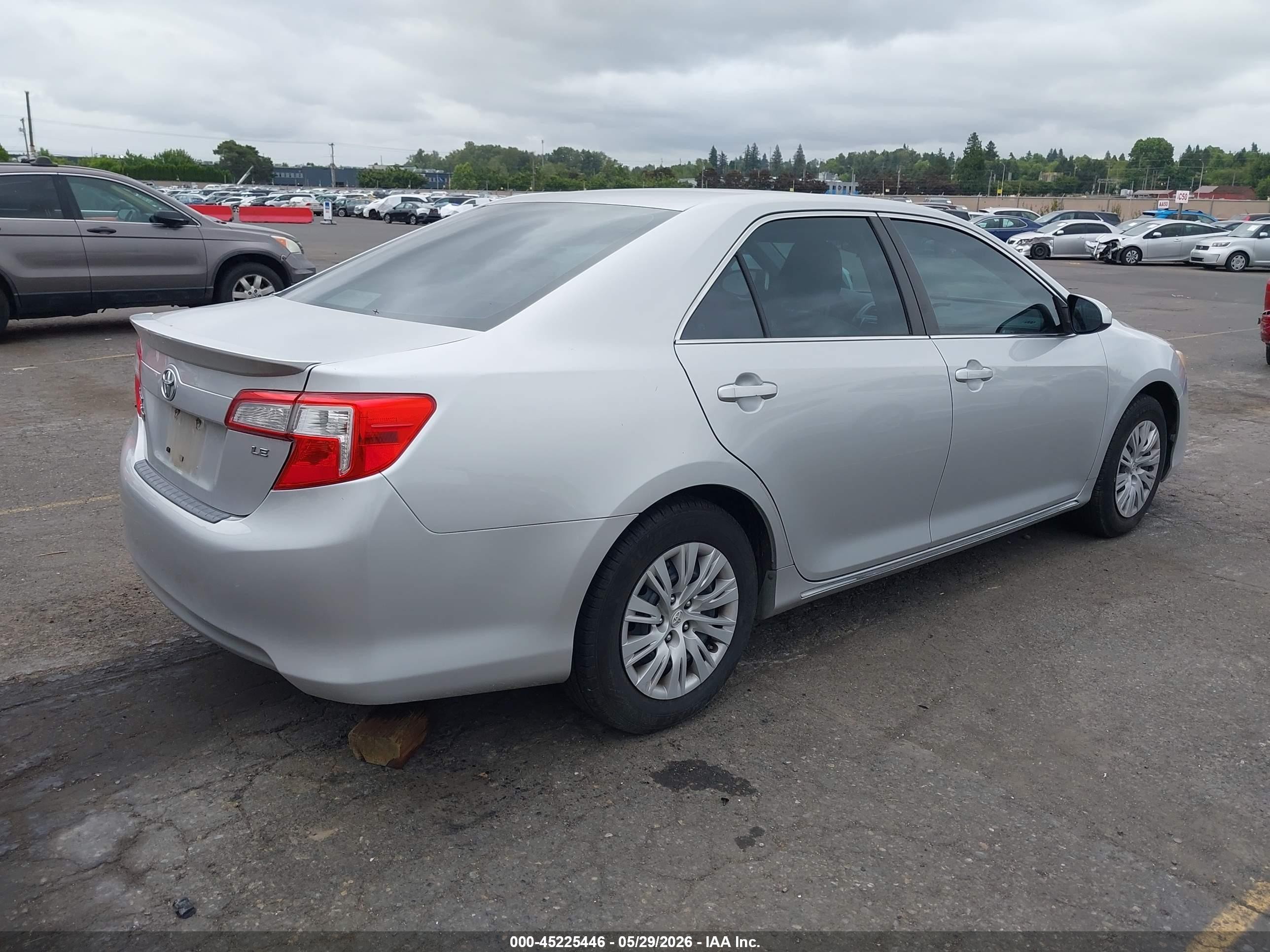 2014 Toyota Camry Le Silver vin: 4T4BF1FK5ER365555