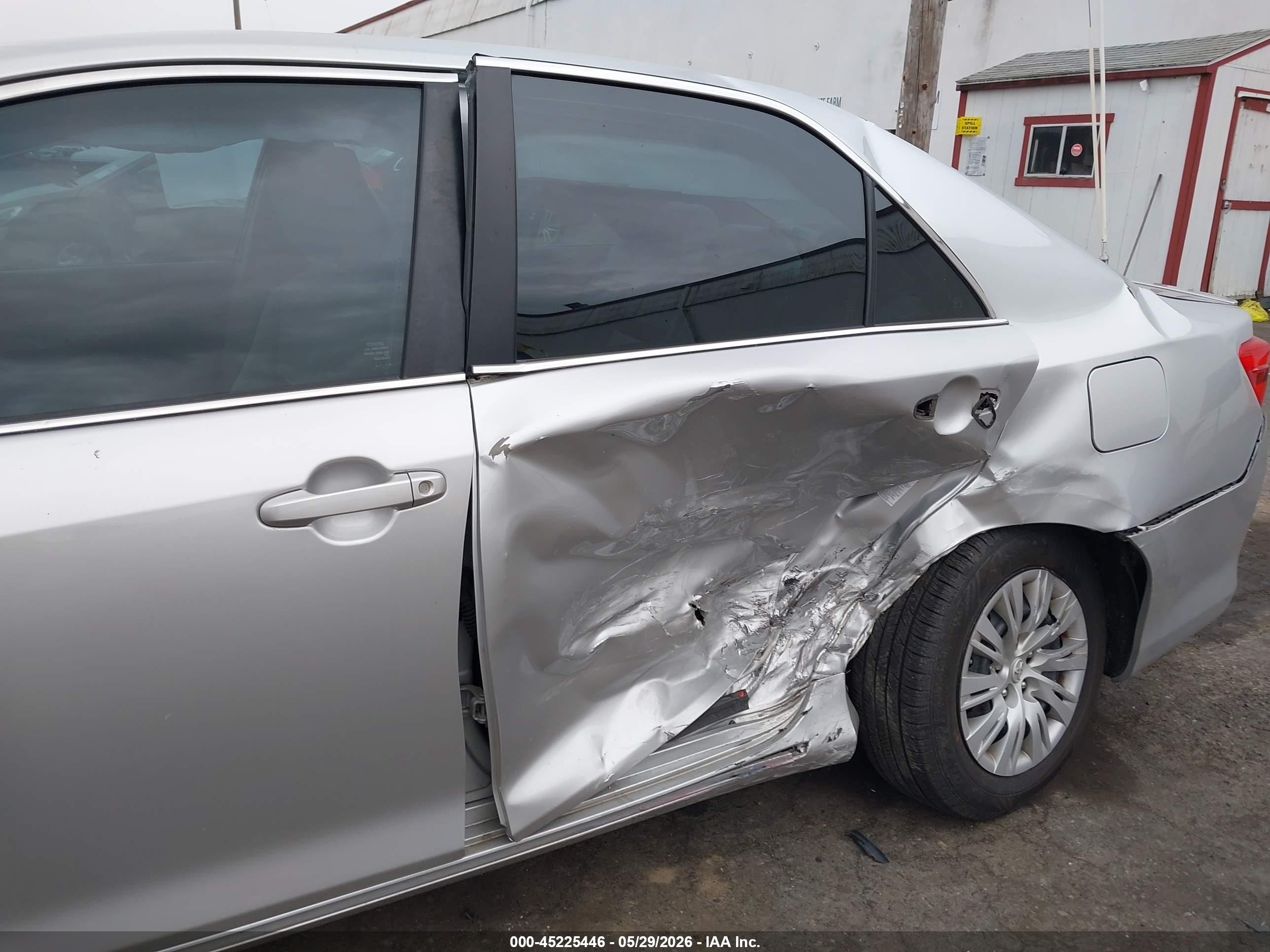 2014 Toyota Camry Le Silver vin: 4T4BF1FK5ER365555