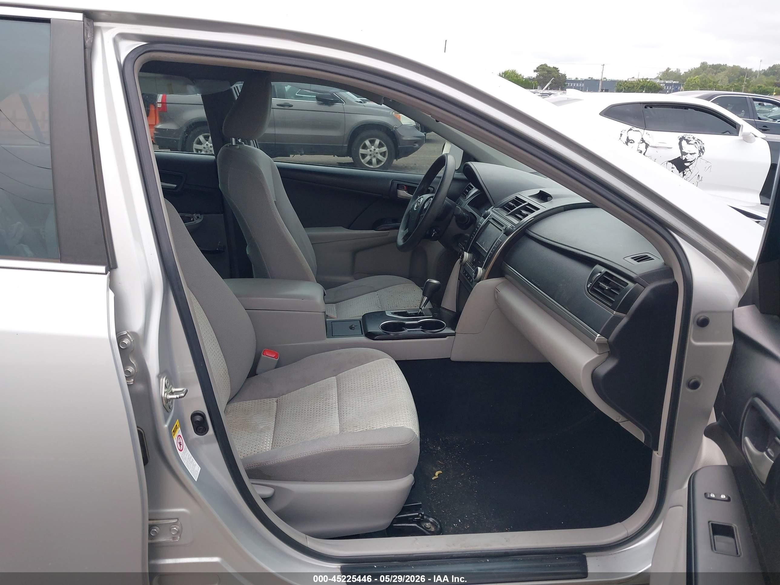 2014 Toyota Camry Le Silver vin: 4T4BF1FK5ER365555