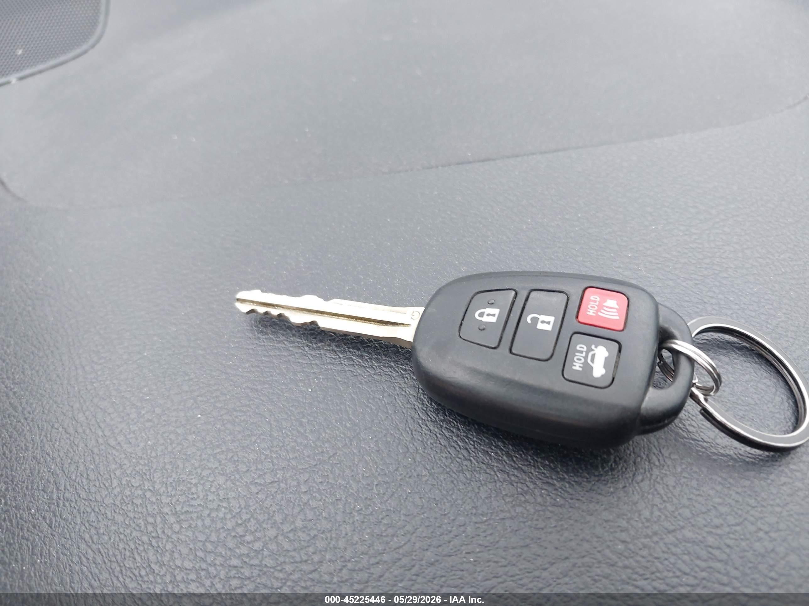 2014 Toyota Camry Le Silver vin: 4T4BF1FK5ER365555