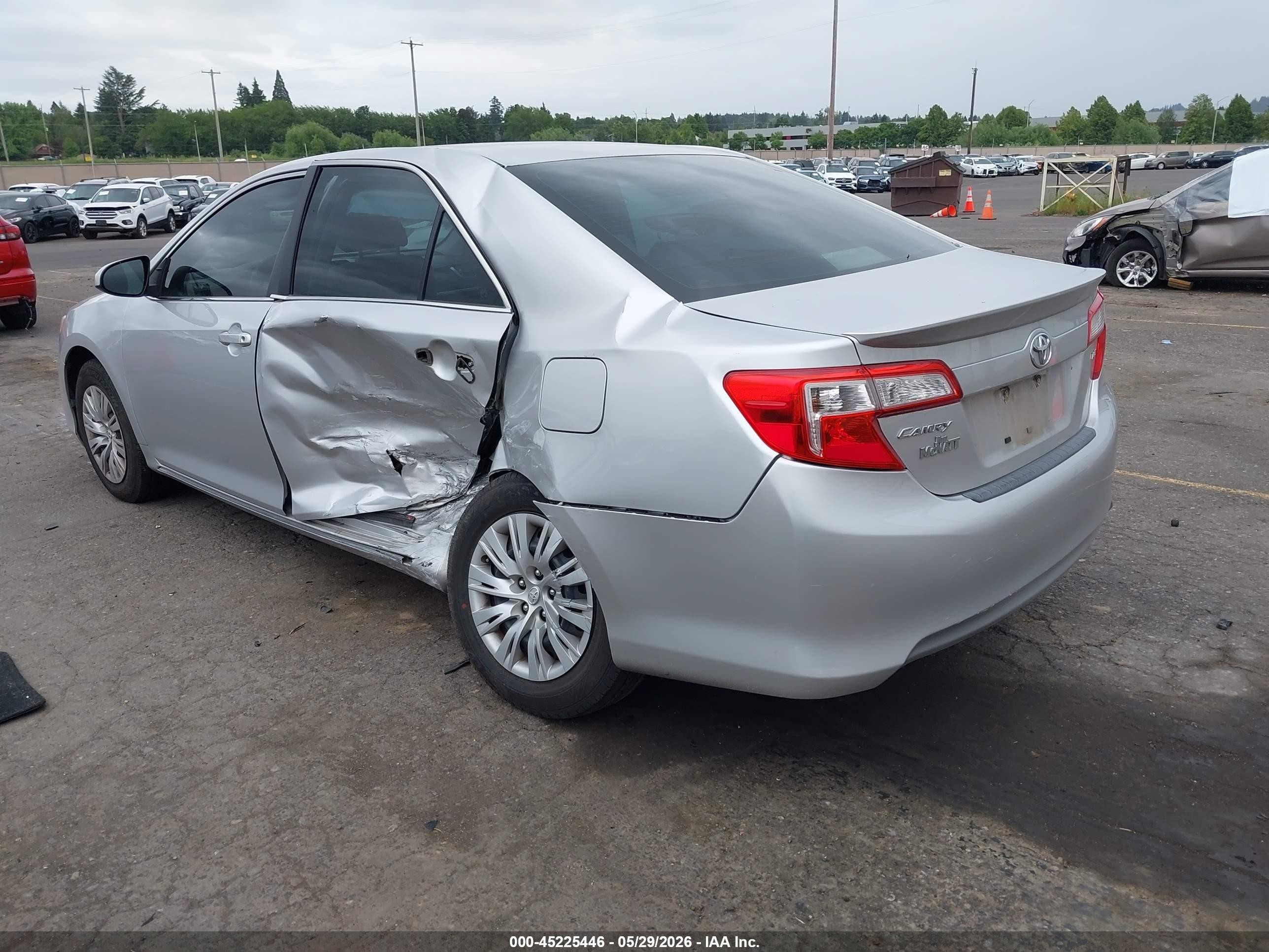 2014 Toyota Camry Le Silver vin: 4T4BF1FK5ER365555