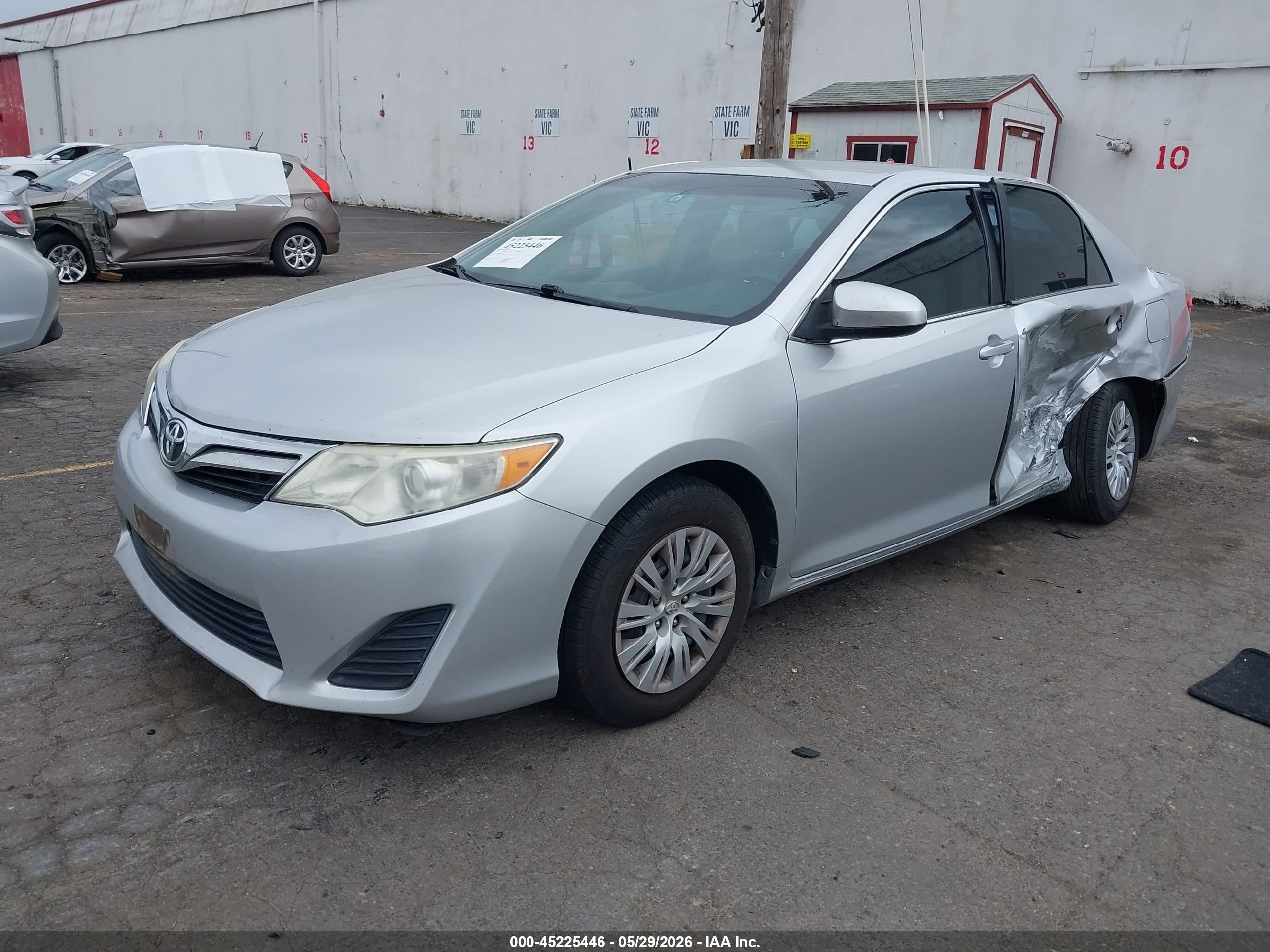 2014 Toyota Camry Le Silver vin: 4T4BF1FK5ER365555