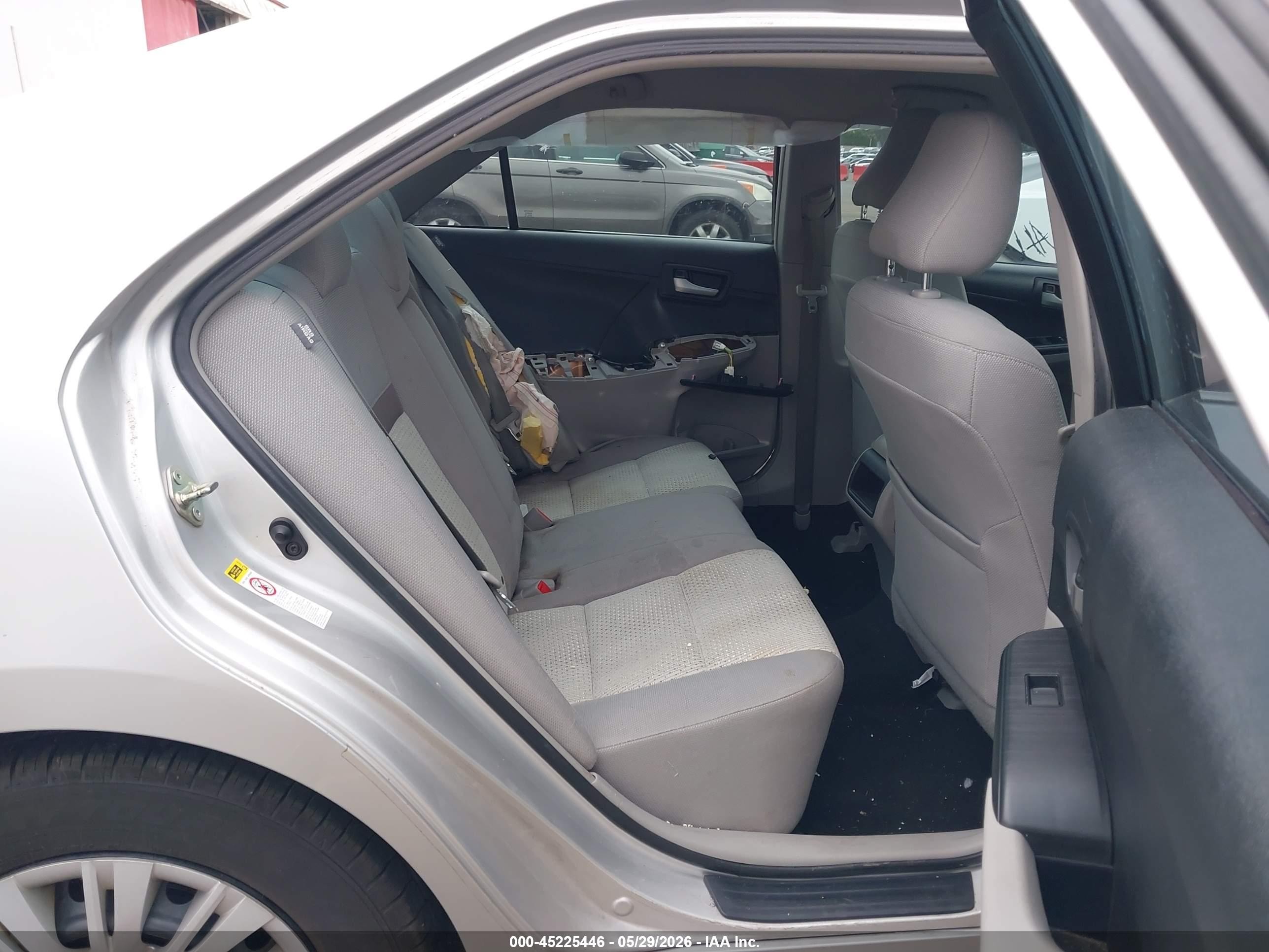 2014 Toyota Camry Le Silver vin: 4T4BF1FK5ER365555