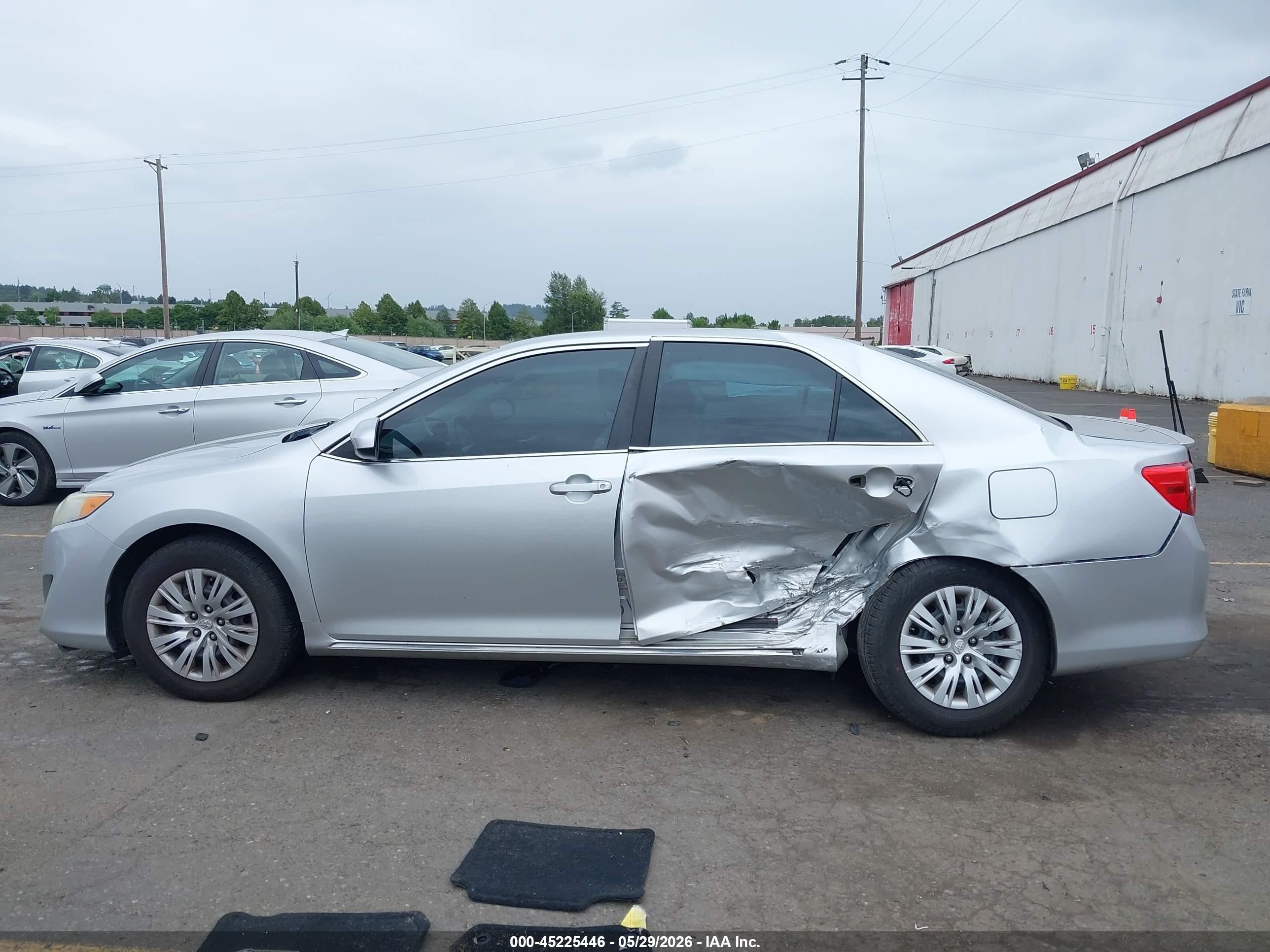 2014 Toyota Camry Le Silver vin: 4T4BF1FK5ER365555