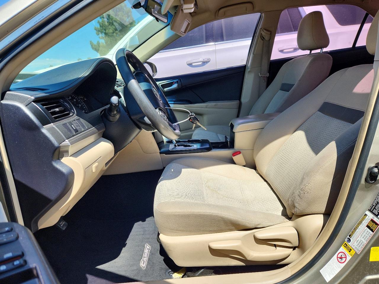 2014 Toyota Camry Le Beige vin: 4T4BF1FK5ER366866