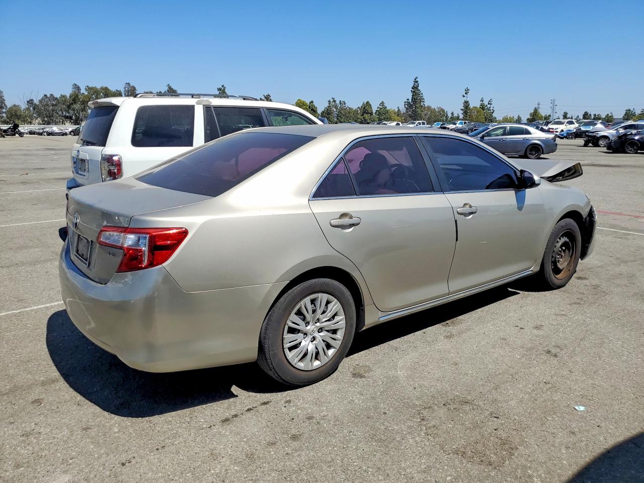 2014 Toyota Camry Le Beige vin: 4T4BF1FK5ER366866
