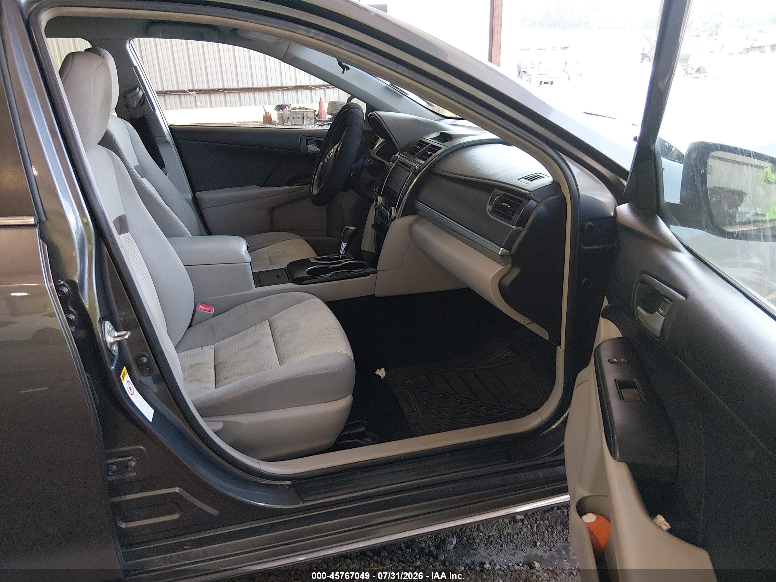 2014 Toyota Camry Le Gray vin: 4T4BF1FK5ER373770