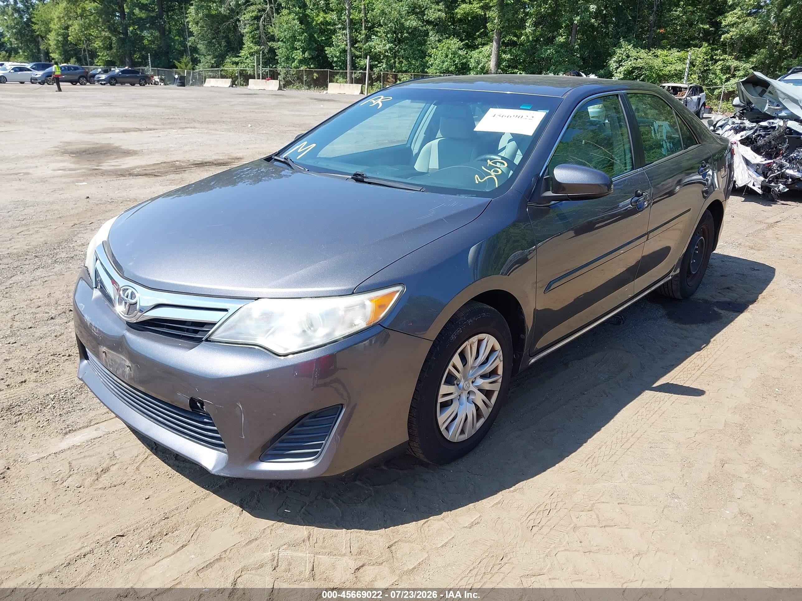 2014 Toyota Camry Le Серый vin: 4T4BF1FK5ER374207