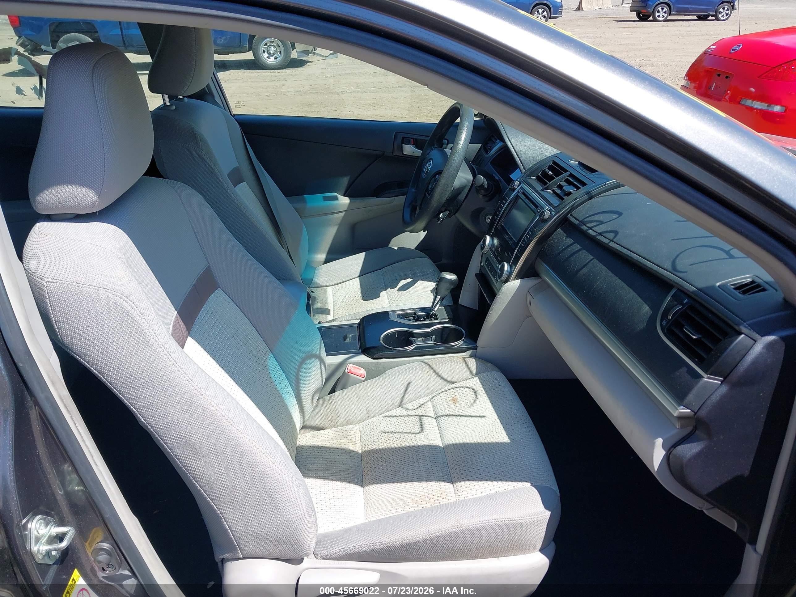 2014 Toyota Camry Le Серый vin: 4T4BF1FK5ER374207