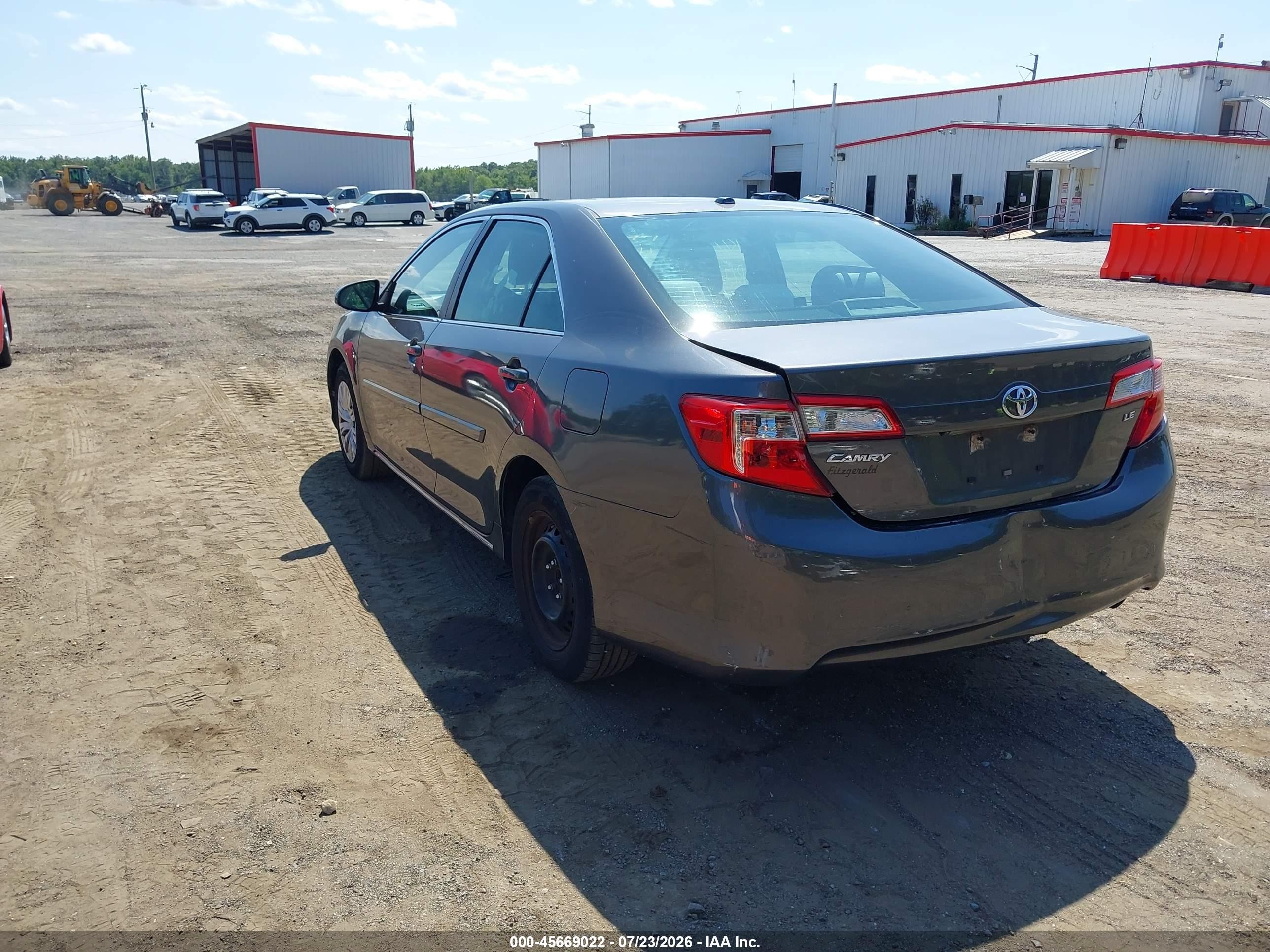 2014 Toyota Camry Le Серый vin: 4T4BF1FK5ER374207
