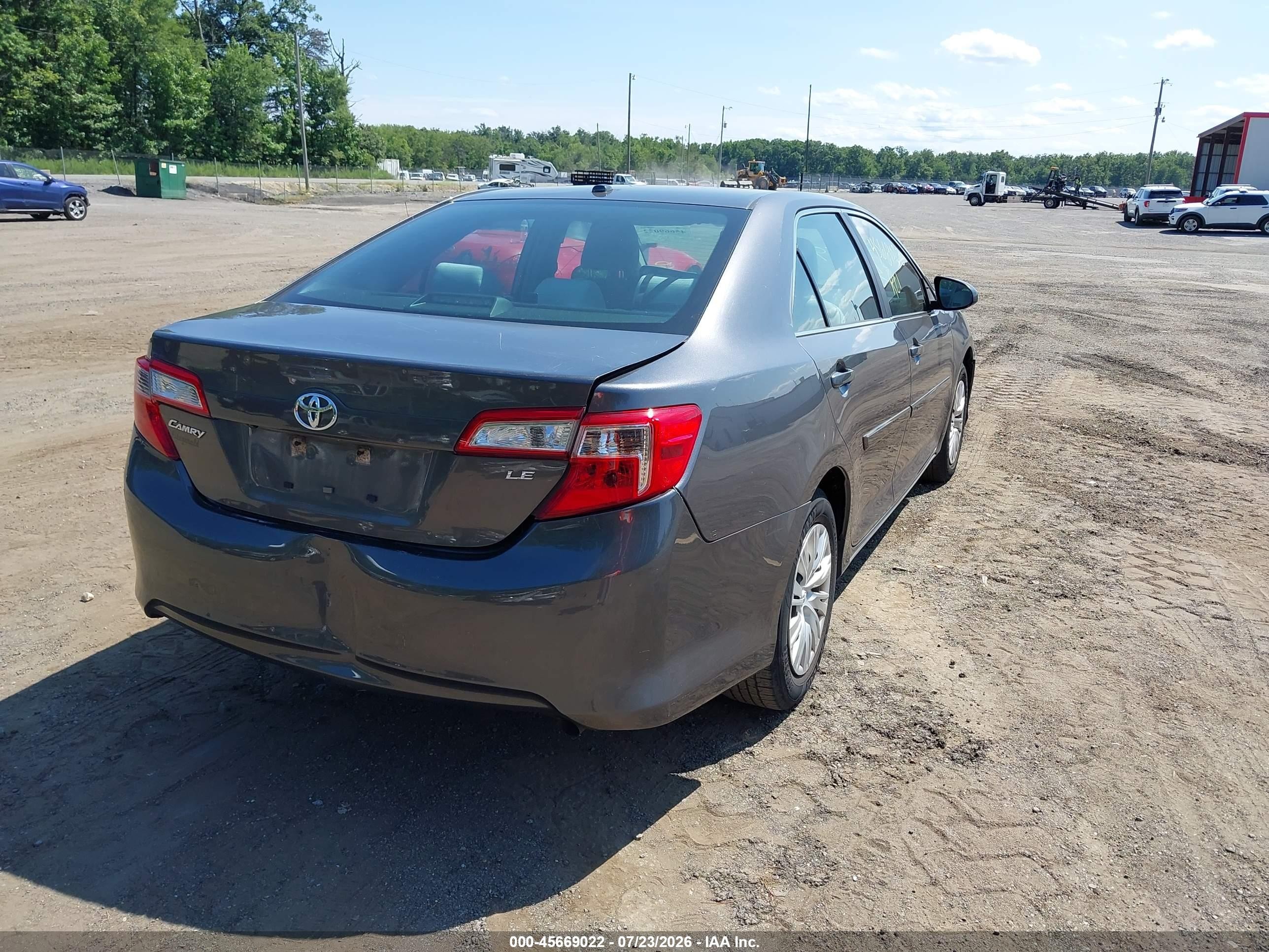 2014 Toyota Camry Le Серый vin: 4T4BF1FK5ER374207