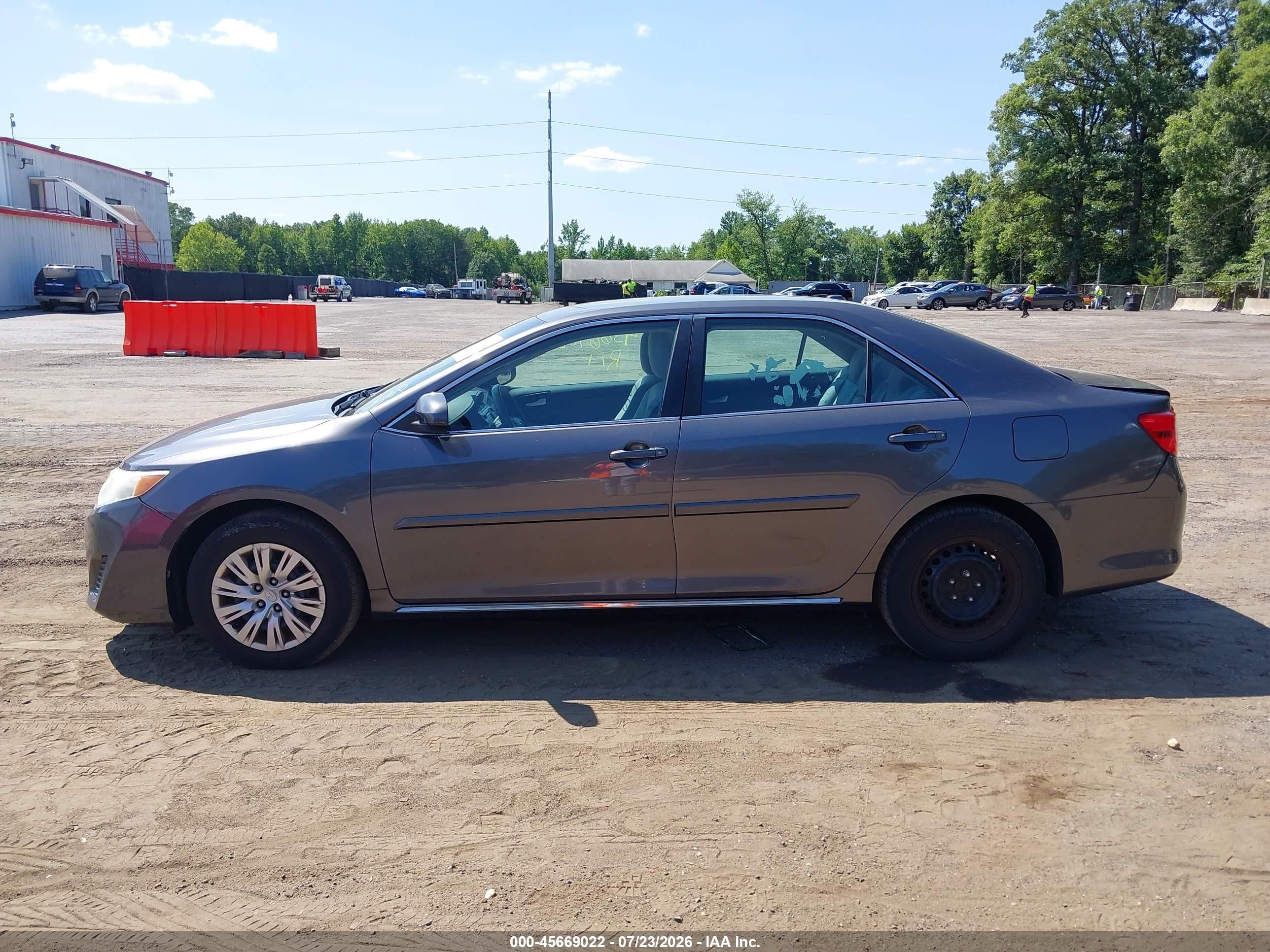 2014 Toyota Camry Le Серый vin: 4T4BF1FK5ER374207