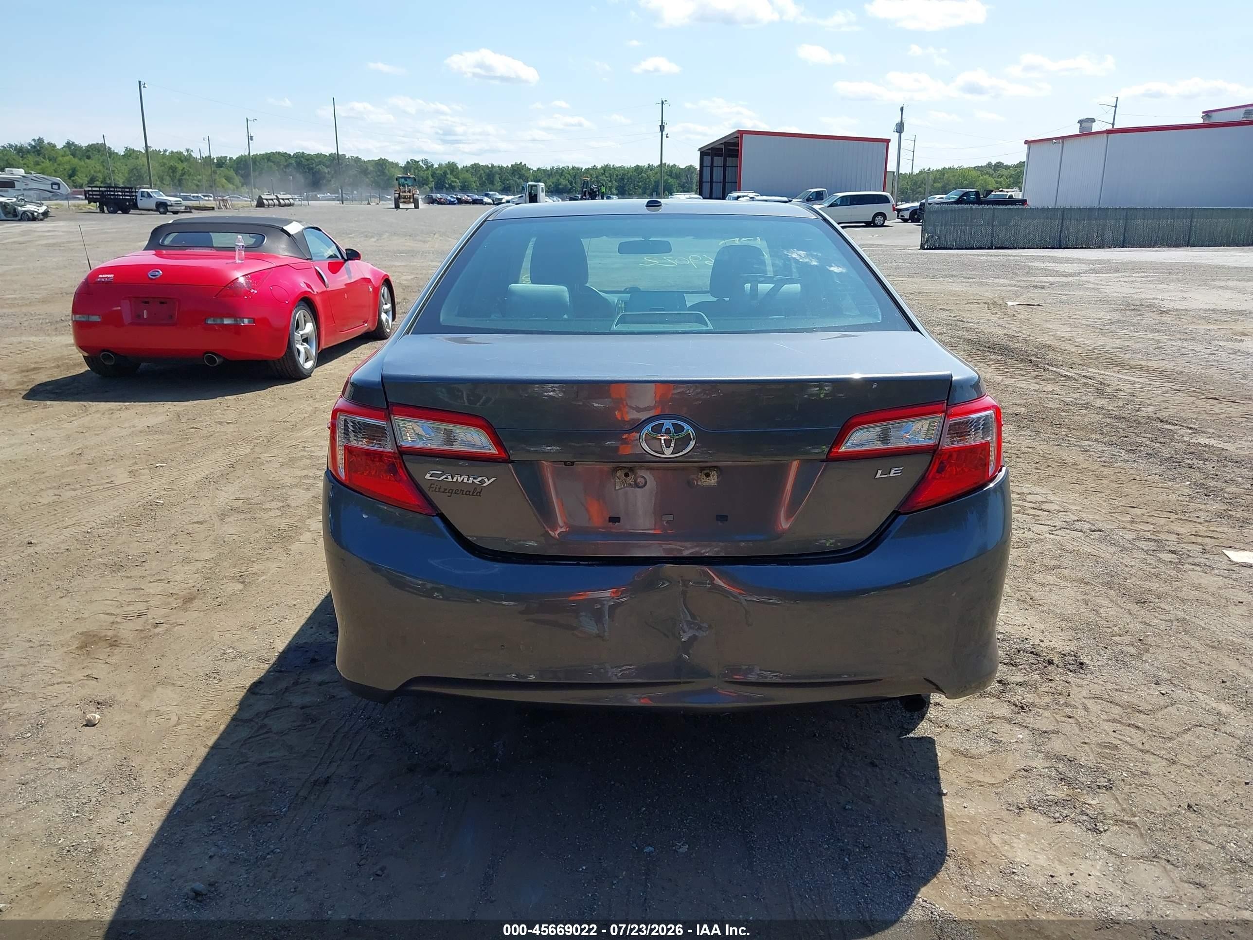 2014 Toyota Camry Le Серый vin: 4T4BF1FK5ER374207