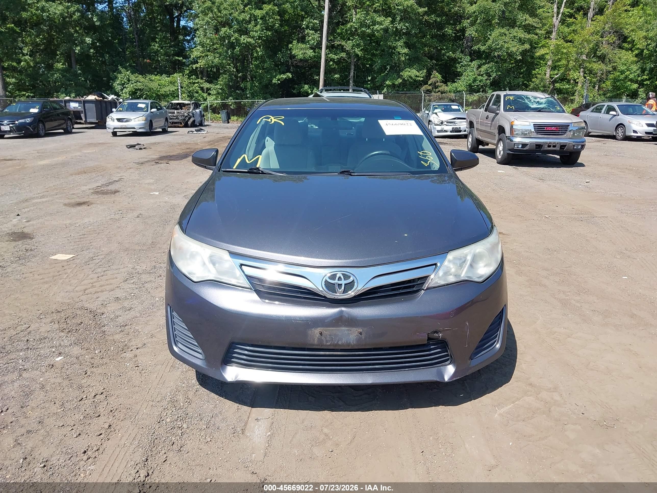 2014 Toyota Camry Le Серый vin: 4T4BF1FK5ER374207