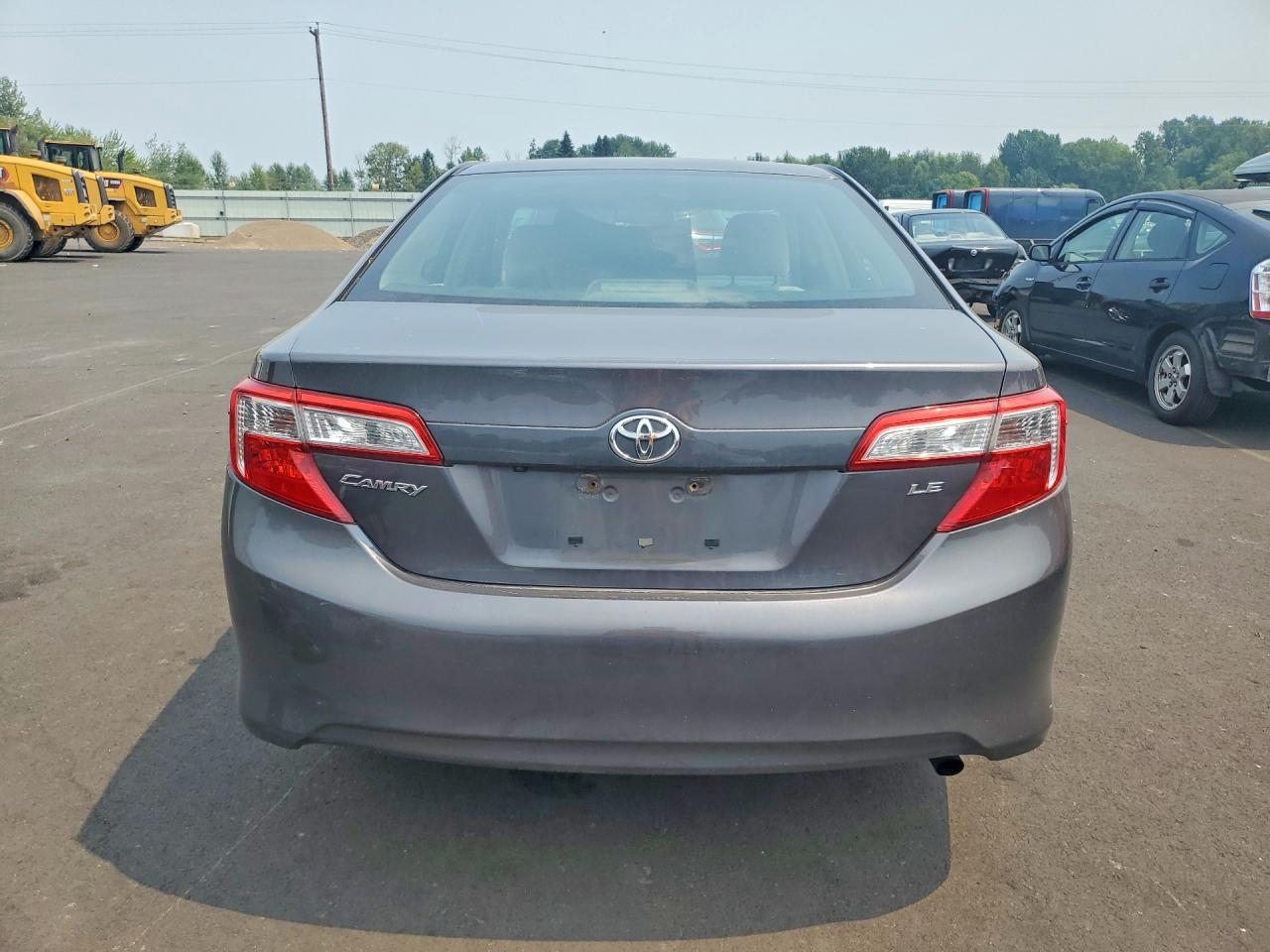 2014 Toyota Camry Le Gray vin: 4T4BF1FK5ER374711