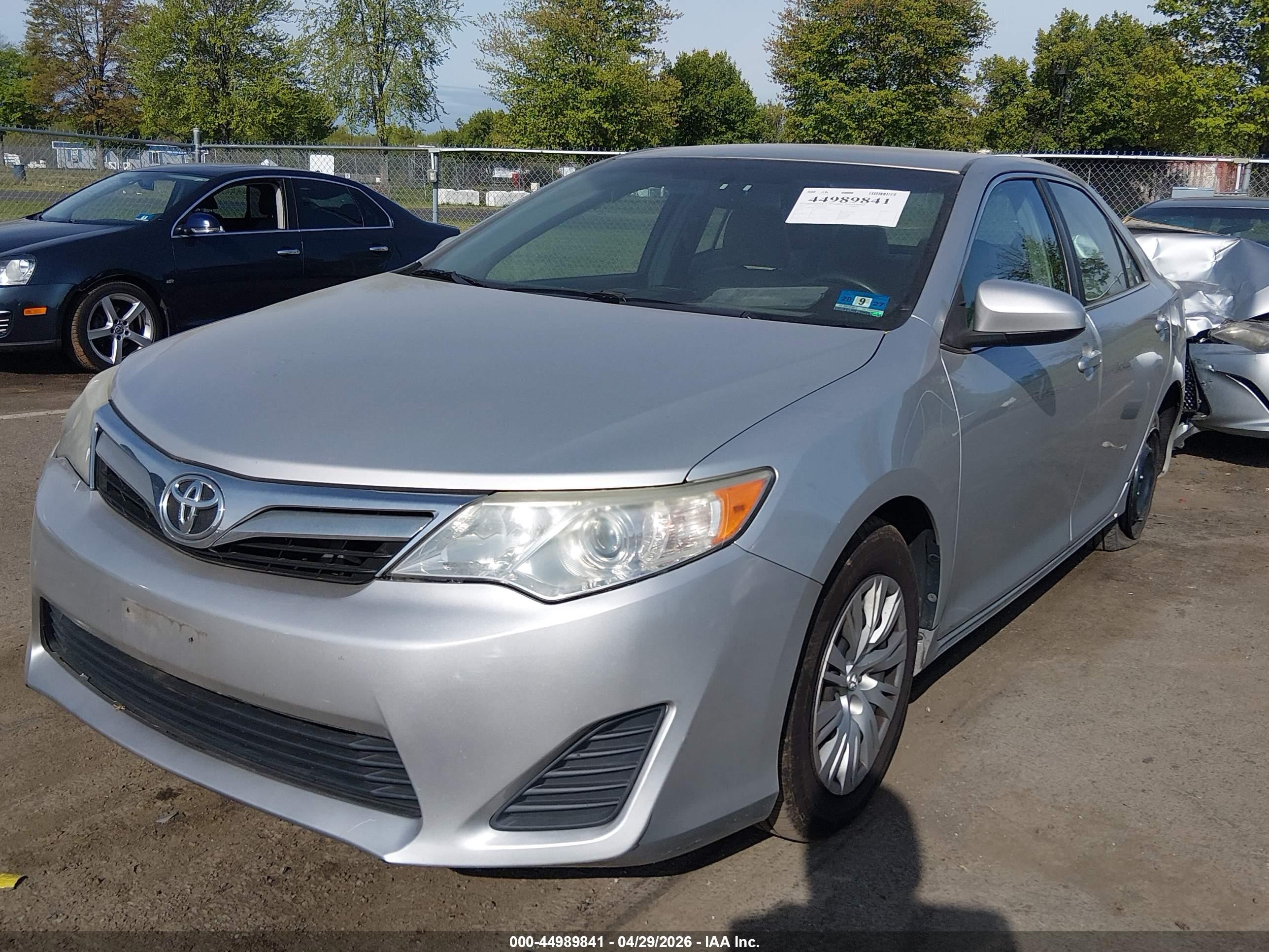 2014 Toyota Camry Le Silver vin: 4T4BF1FK5ER379326