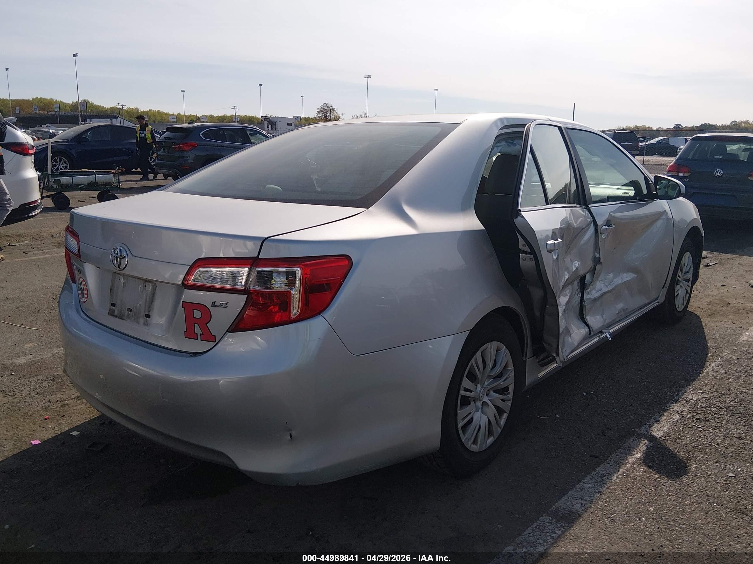 2014 Toyota Camry Le Silver vin: 4T4BF1FK5ER379326