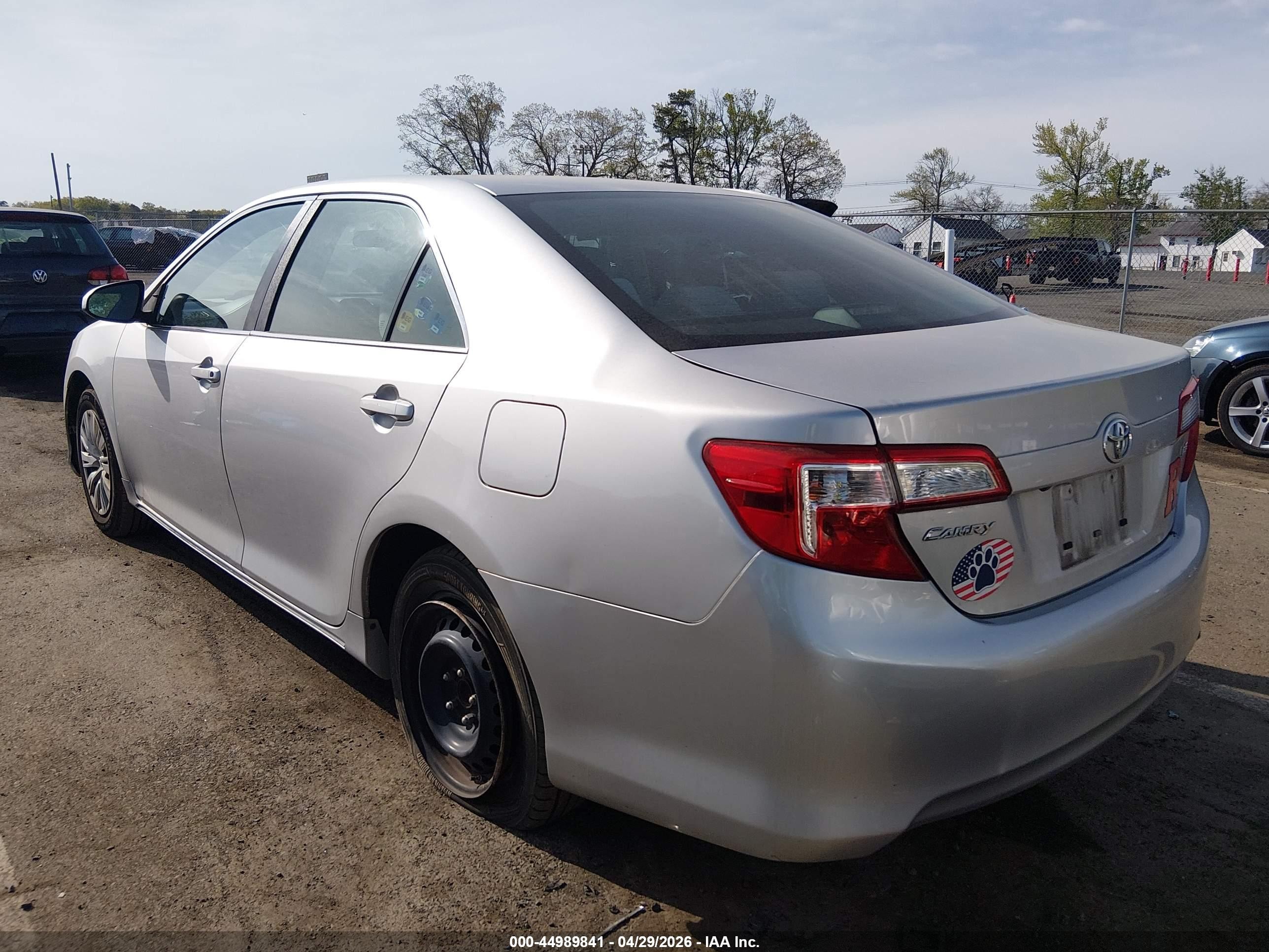 2014 Toyota Camry Le Silver vin: 4T4BF1FK5ER379326