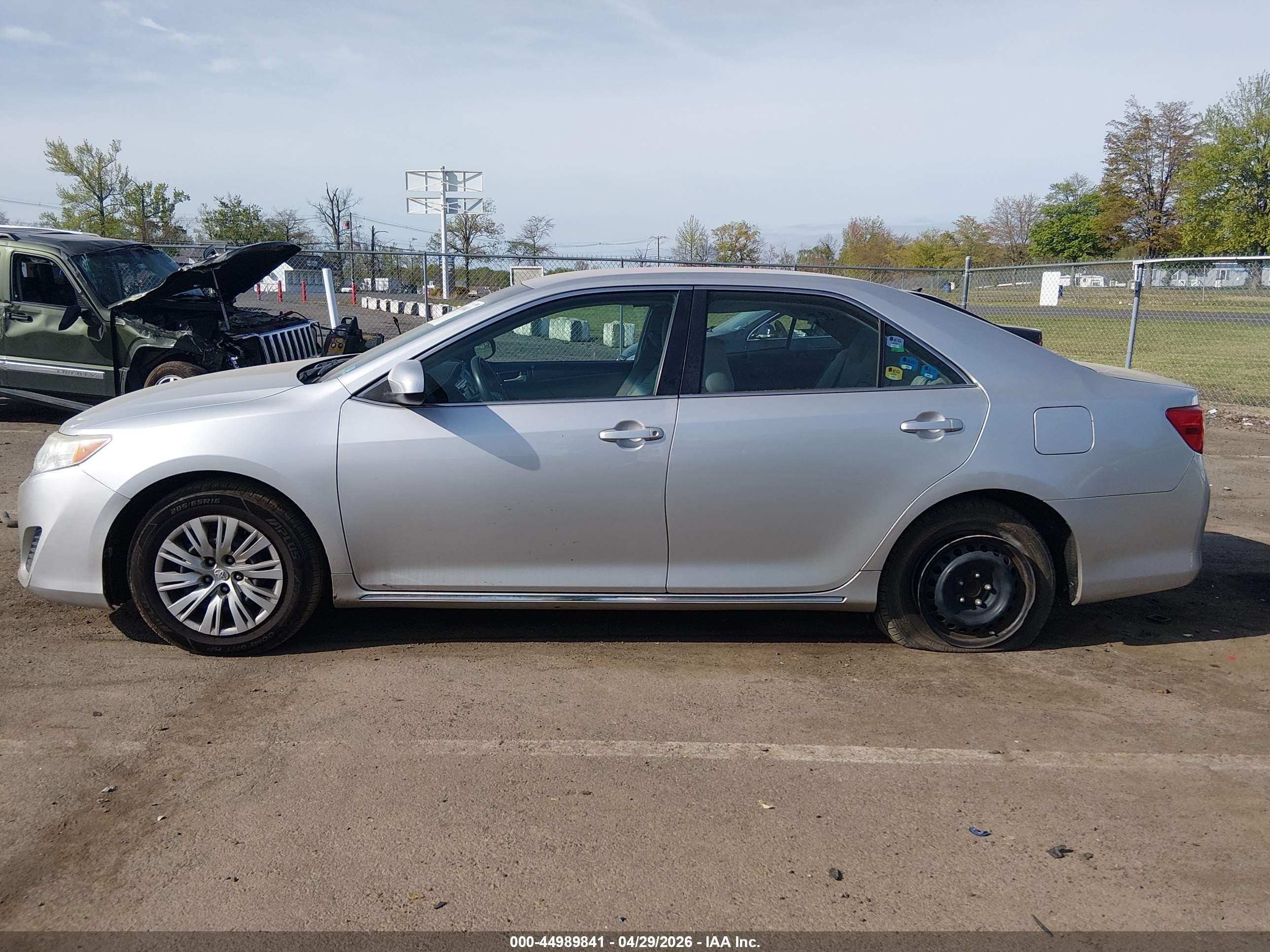 2014 Toyota Camry Le Silver vin: 4T4BF1FK5ER379326