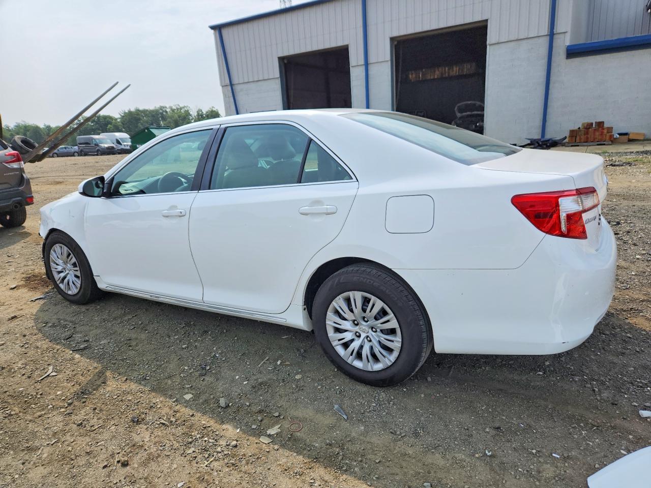 2014 Toyota Camry Le White vin: 4T4BF1FK5ER383473