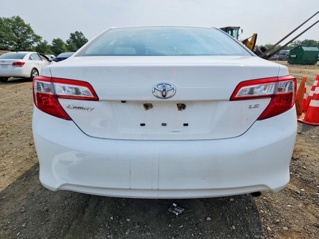 2014 Toyota Camry Le White vin: 4T4BF1FK5ER383473