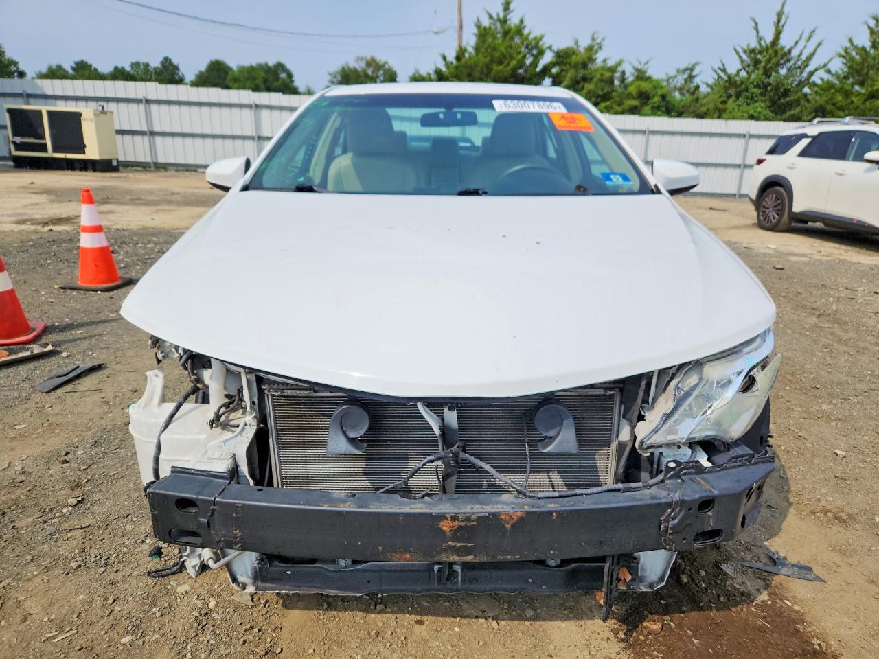 2014 Toyota Camry Le White vin: 4T4BF1FK5ER383473