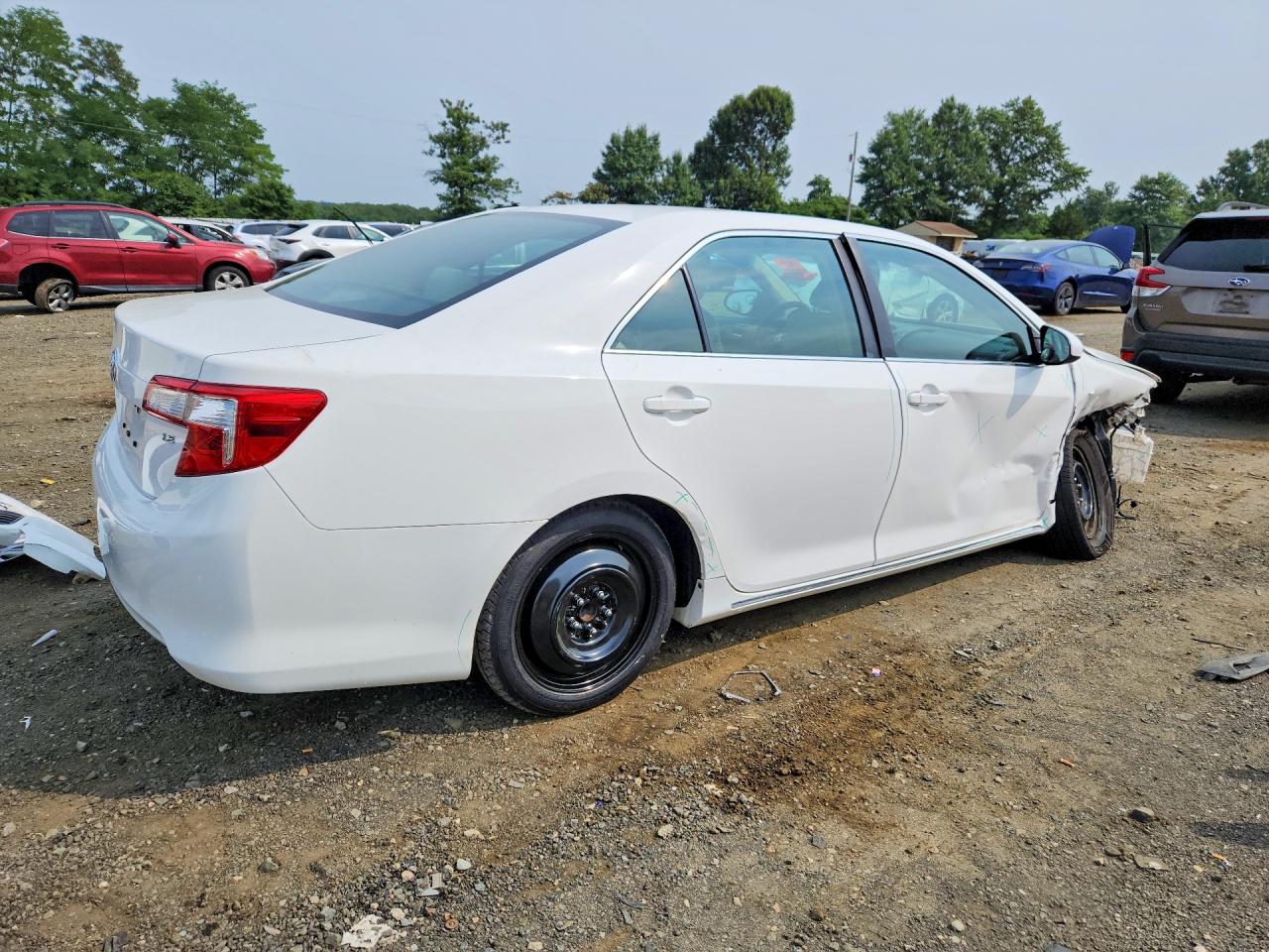 2014 Toyota Camry Le White vin: 4T4BF1FK5ER383473
