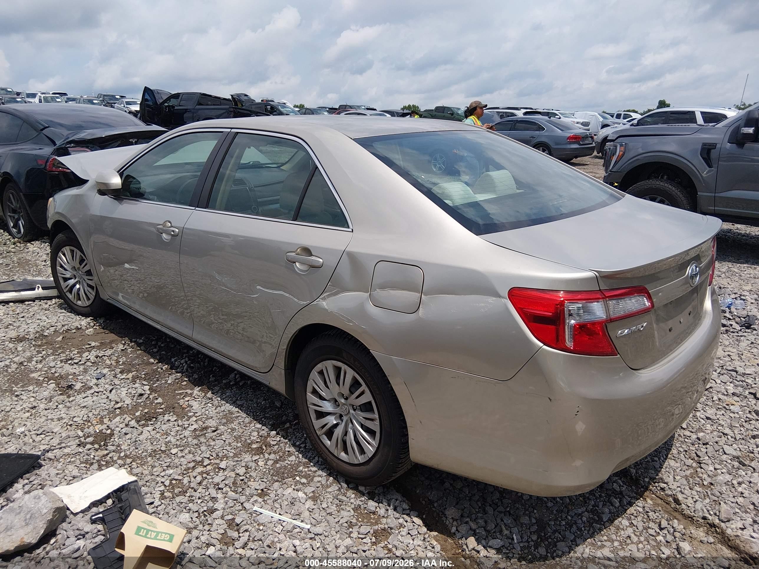 2014 Toyota Camry Le Beige vin: 4T4BF1FK5ER395784