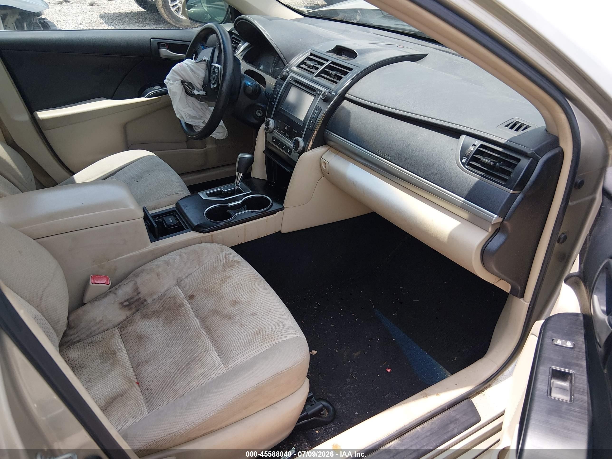 2014 Toyota Camry Le Beige vin: 4T4BF1FK5ER395784