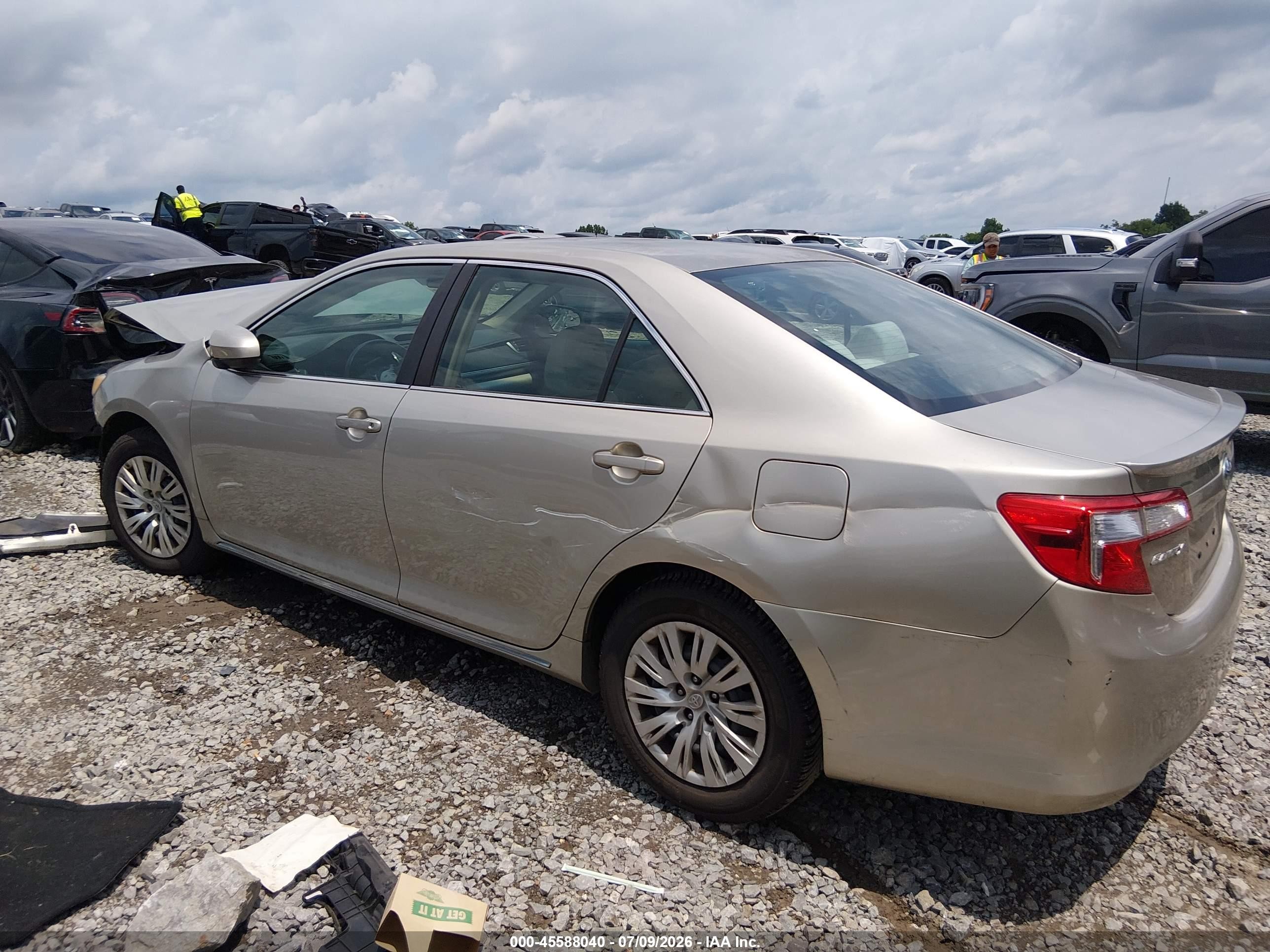 2014 Toyota Camry Le Beige vin: 4T4BF1FK5ER395784