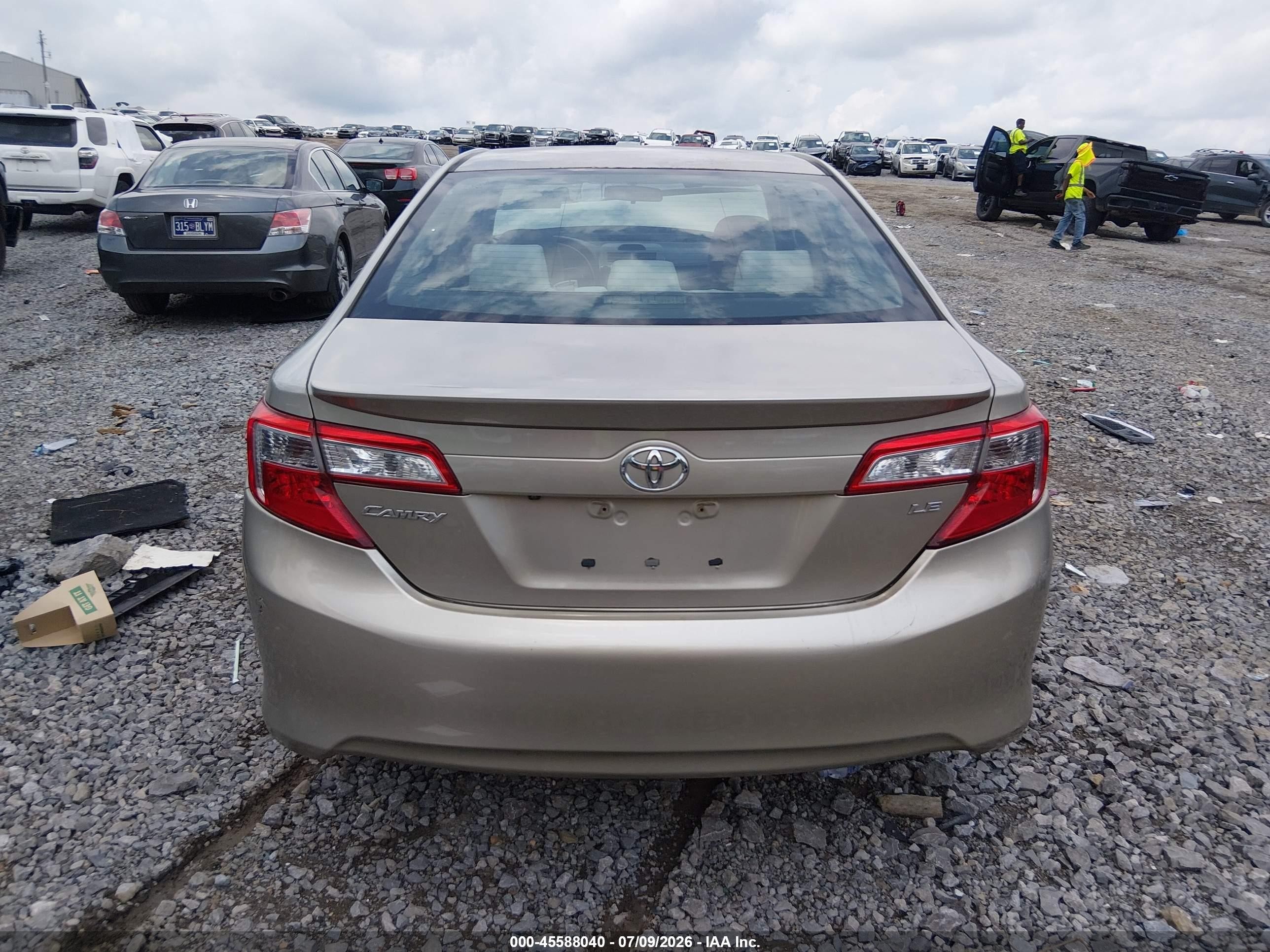 2014 Toyota Camry Le Beige vin: 4T4BF1FK5ER395784