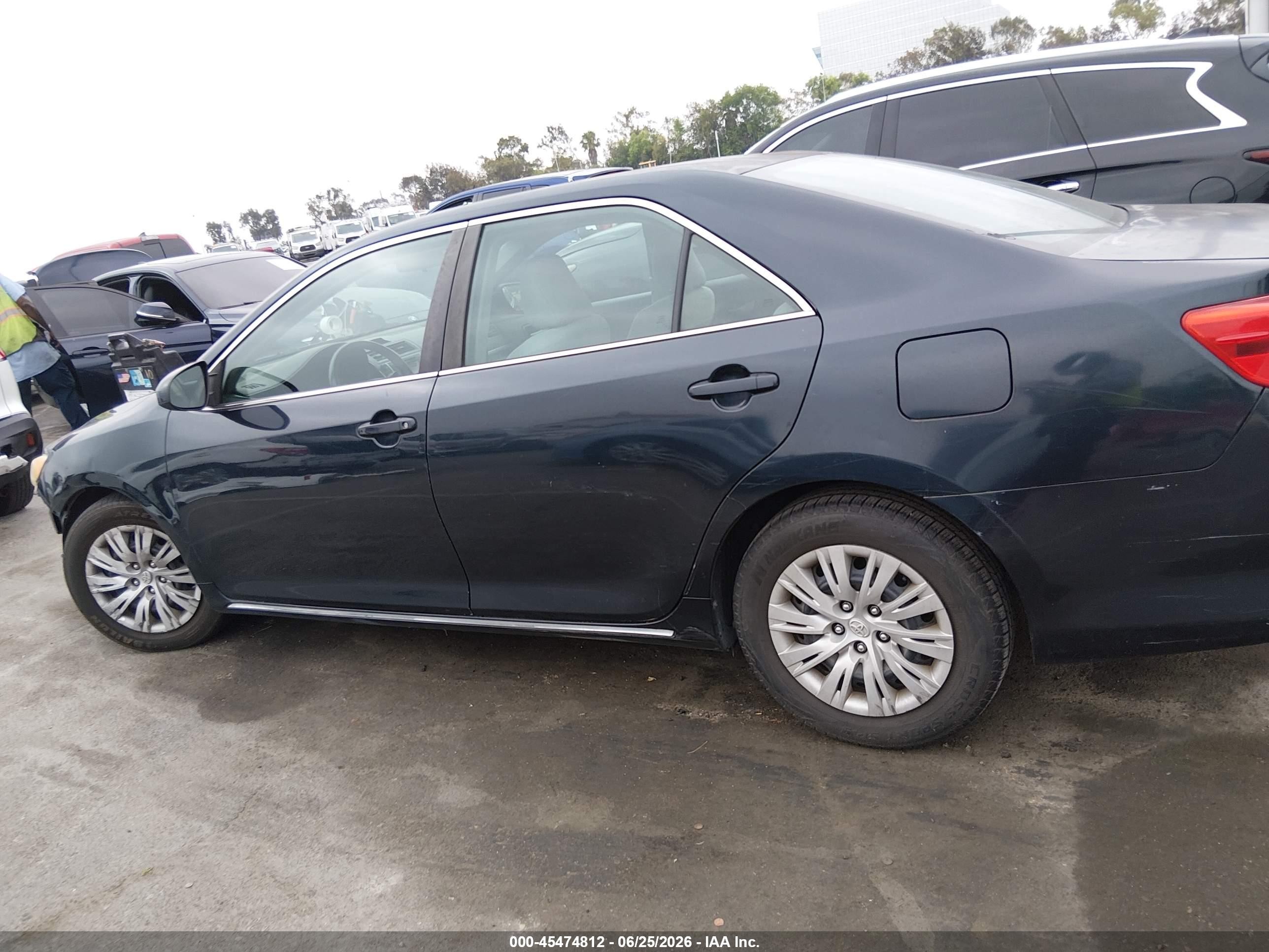 2014 Toyota Camry Le Blue vin: 4T4BF1FK5ER399267