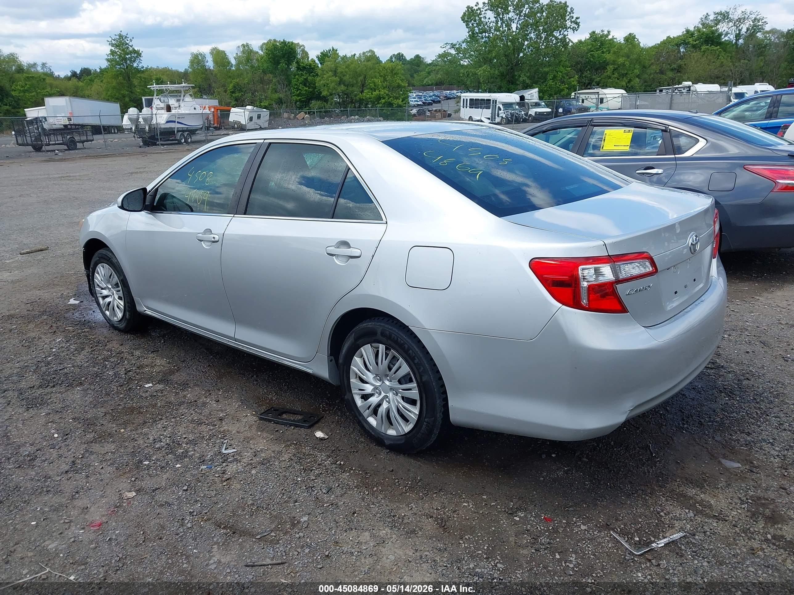 2014 Toyota Camry Le Серебряный vin: 4T4BF1FK5ER408565