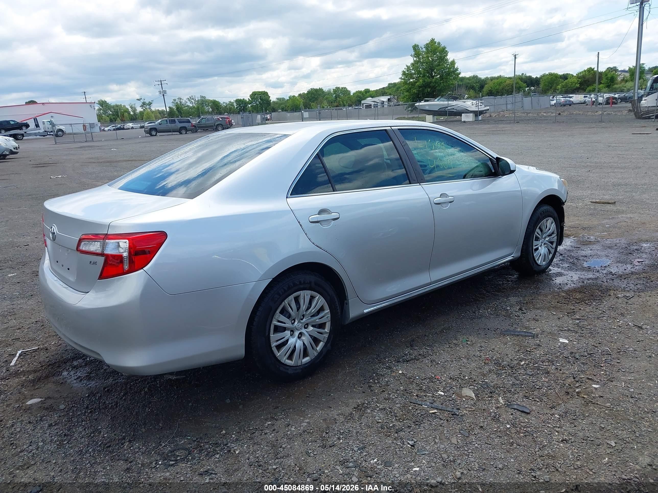 2014 Toyota Camry Le Серебряный vin: 4T4BF1FK5ER408565