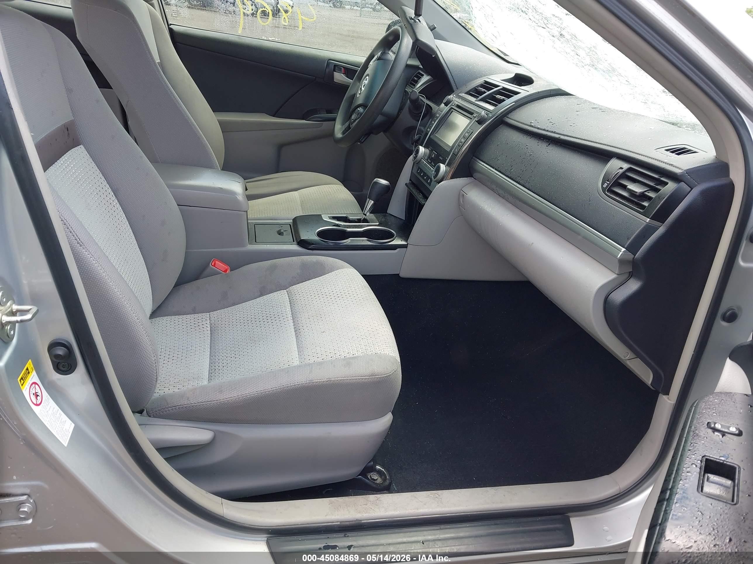 2014 Toyota Camry Le Серебряный vin: 4T4BF1FK5ER408565