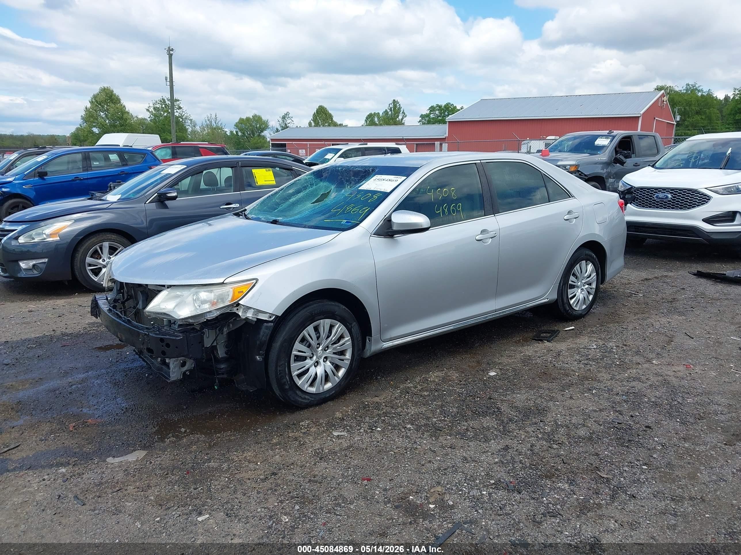 2014 Toyota Camry Le Серебряный vin: 4T4BF1FK5ER408565