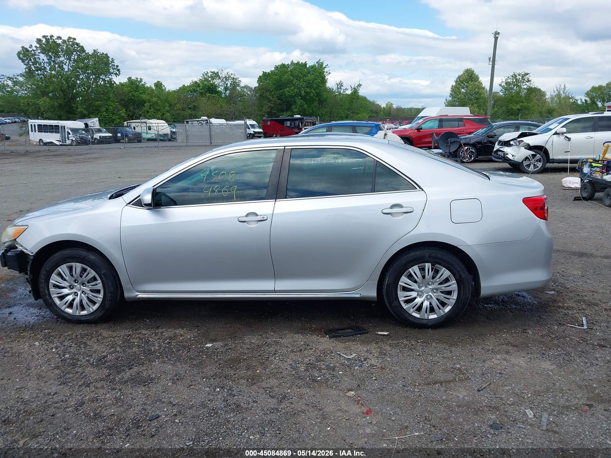 2014 Toyota Camry Le Серебряный vin: 4T4BF1FK5ER408565