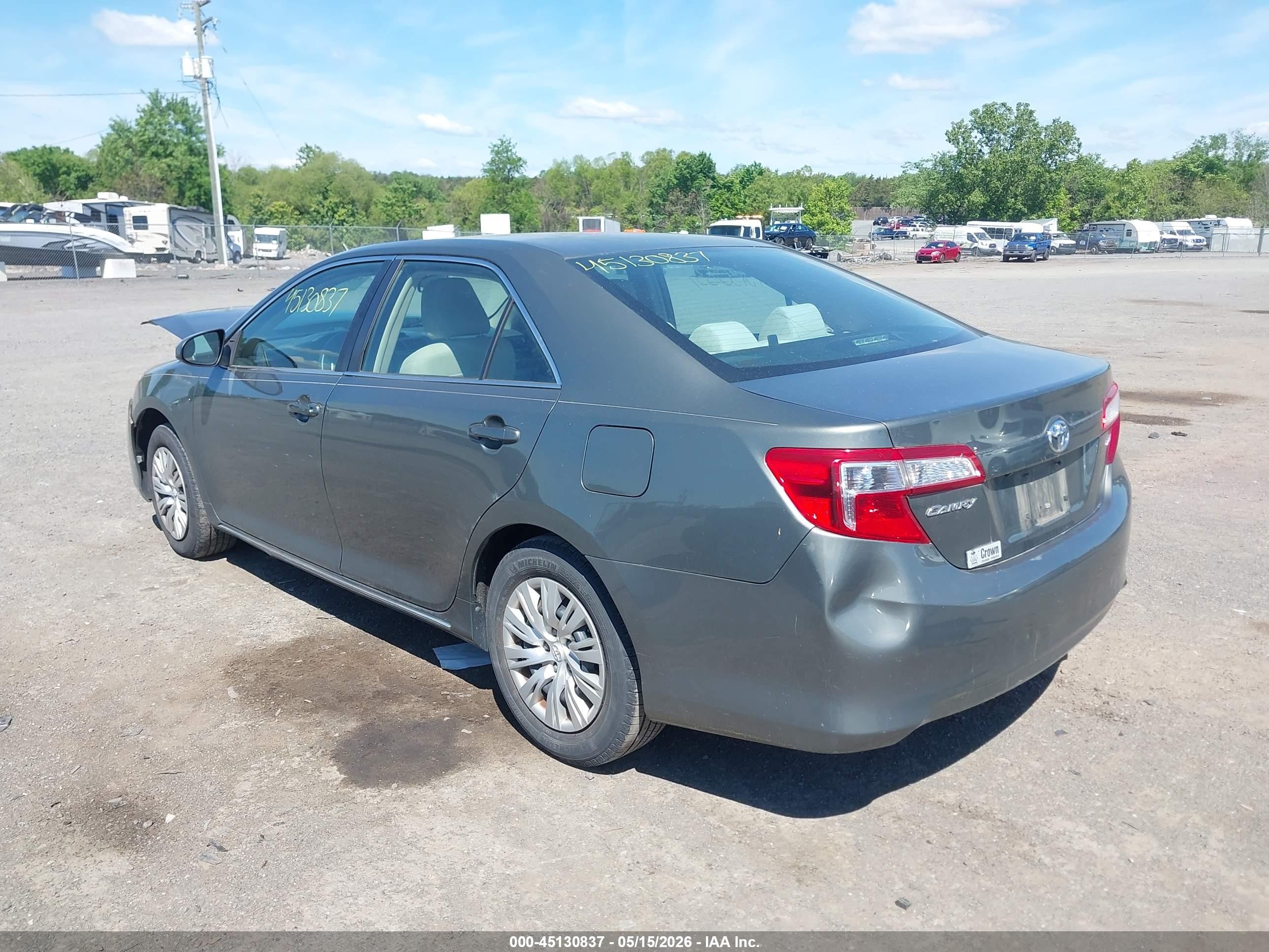 2014 Toyota Camry Le Green vin: 4T4BF1FK5ER412325