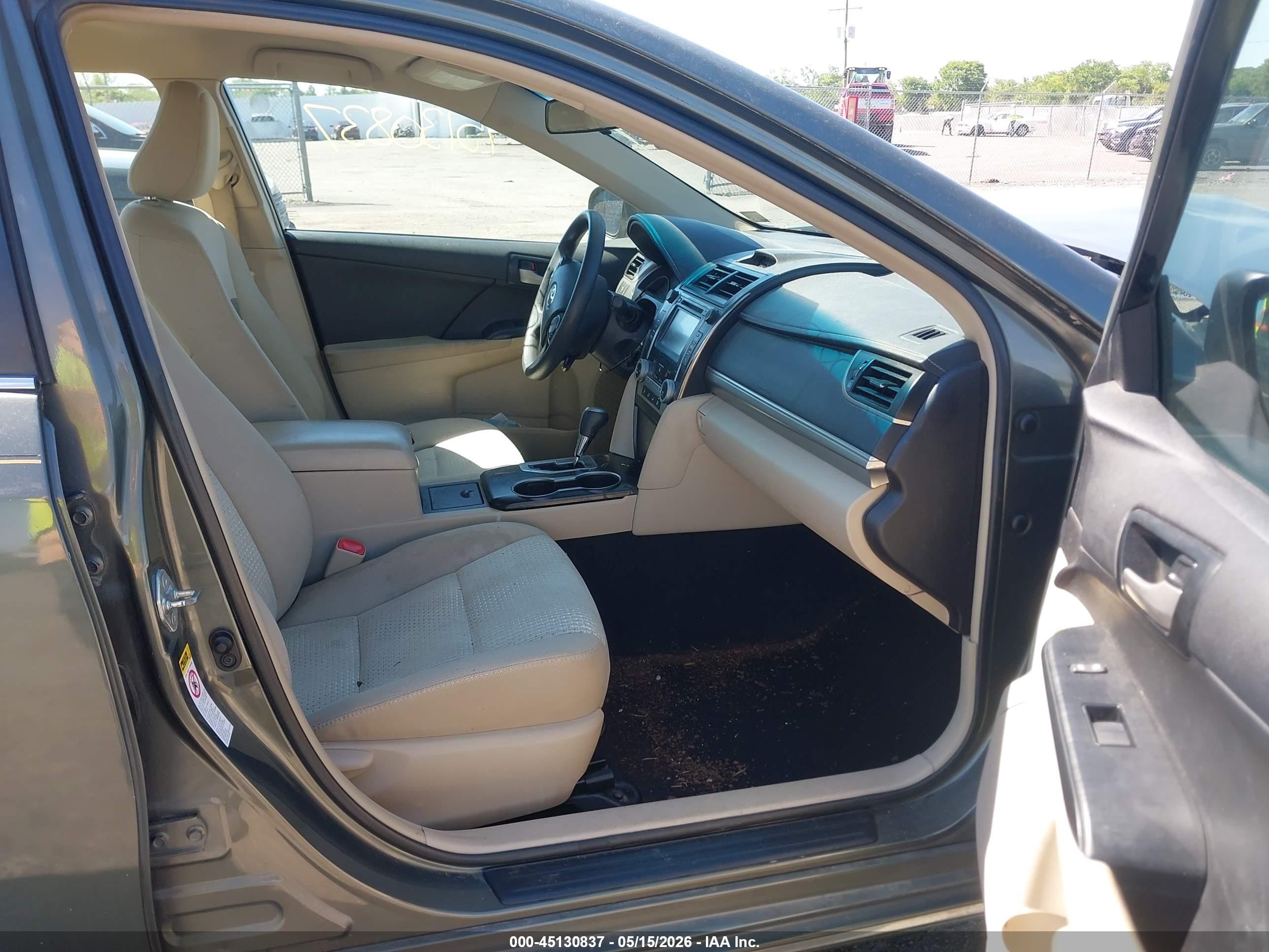 2014 Toyota Camry Le Green vin: 4T4BF1FK5ER412325