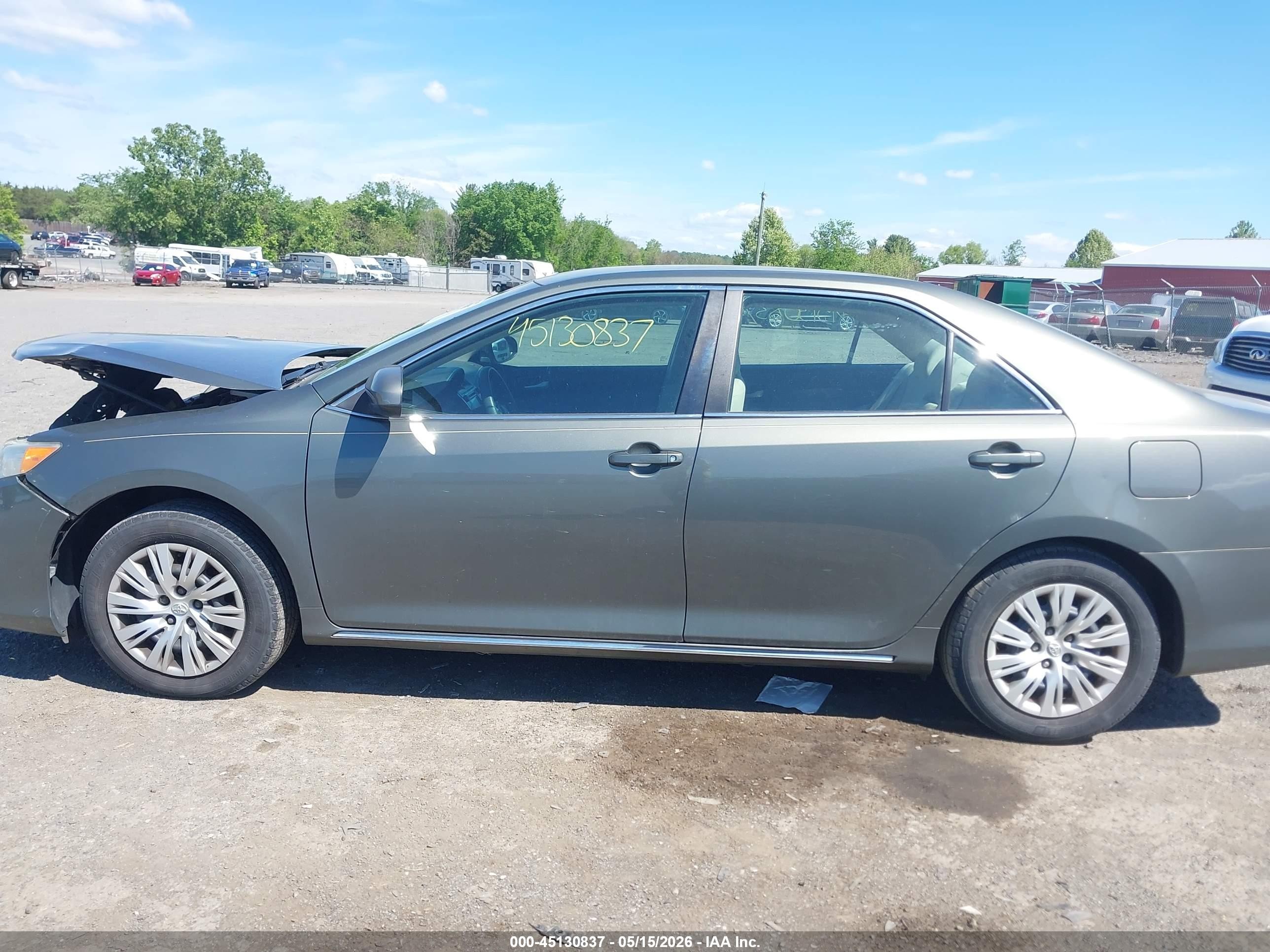 2014 Toyota Camry Le Green vin: 4T4BF1FK5ER412325