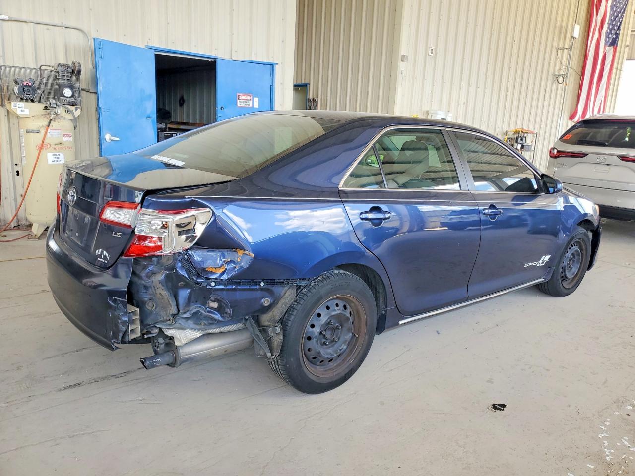 2014 Toyota Camry Le Blue vin: 4T4BF1FK5ER416360