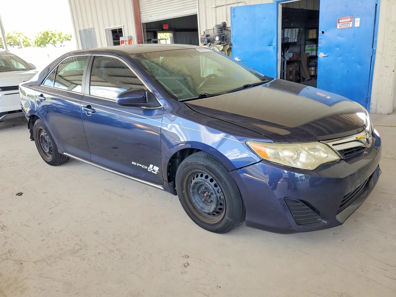 2014 Toyota Camry Le Blue vin: 4T4BF1FK5ER416360