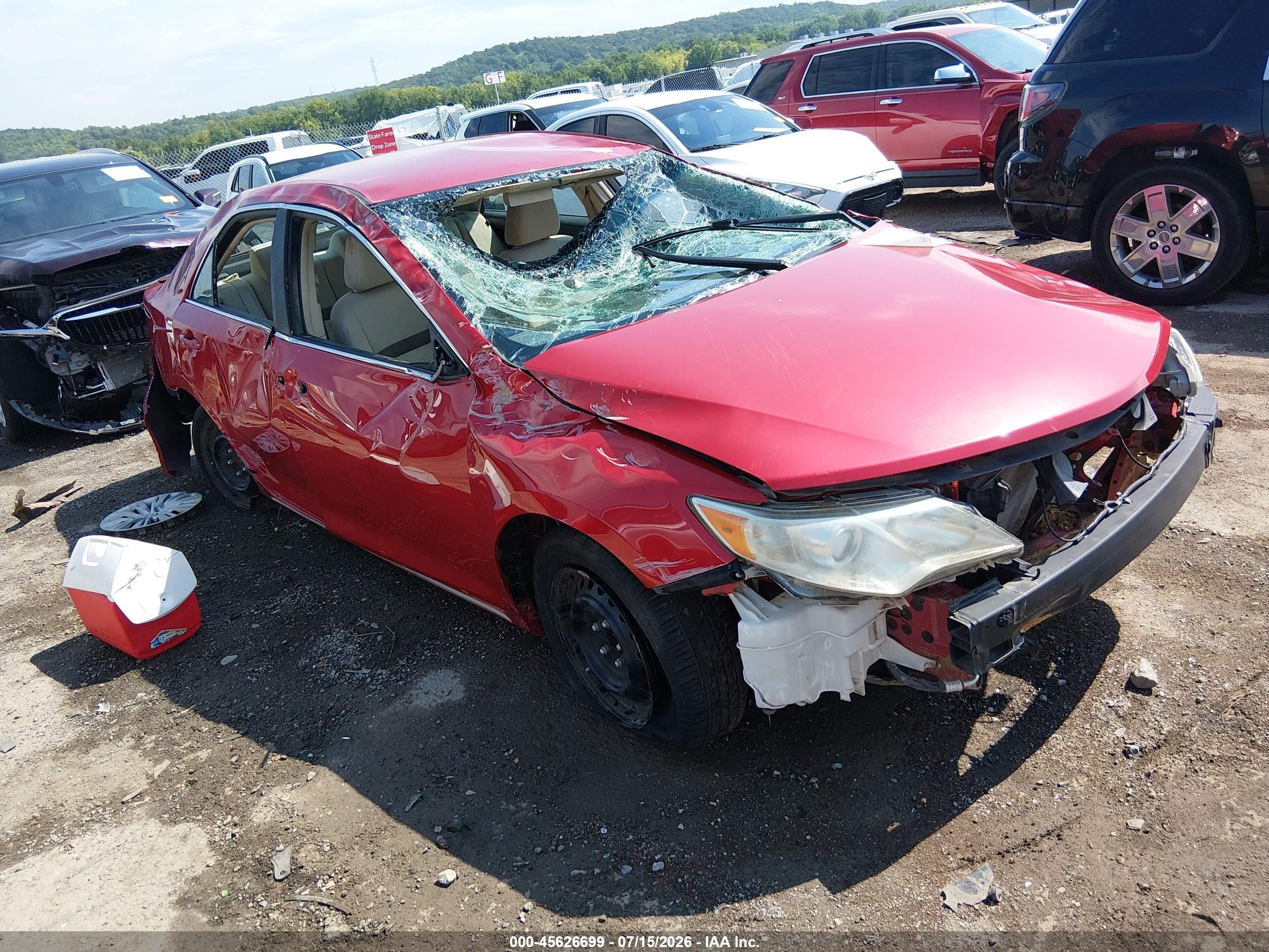 2014 Toyota Camry Le Red vin: 4T4BF1FK5ER430677