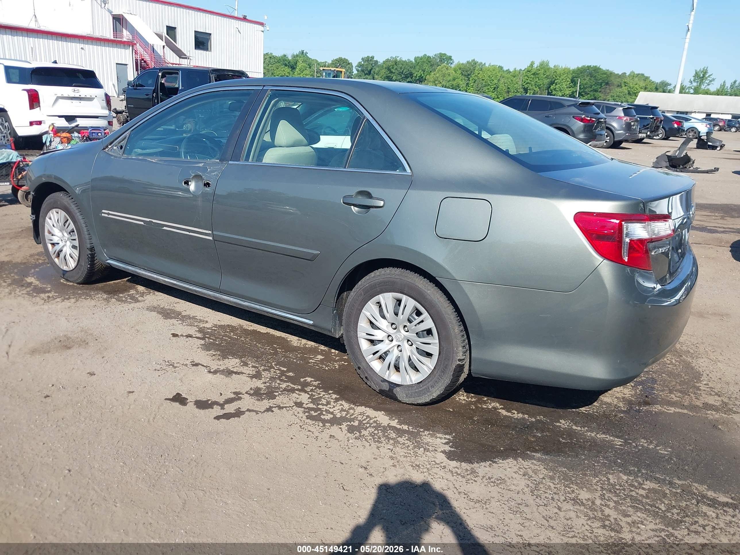 2014 Toyota Camry Le Gray vin: 4T4BF1FK5ER435832