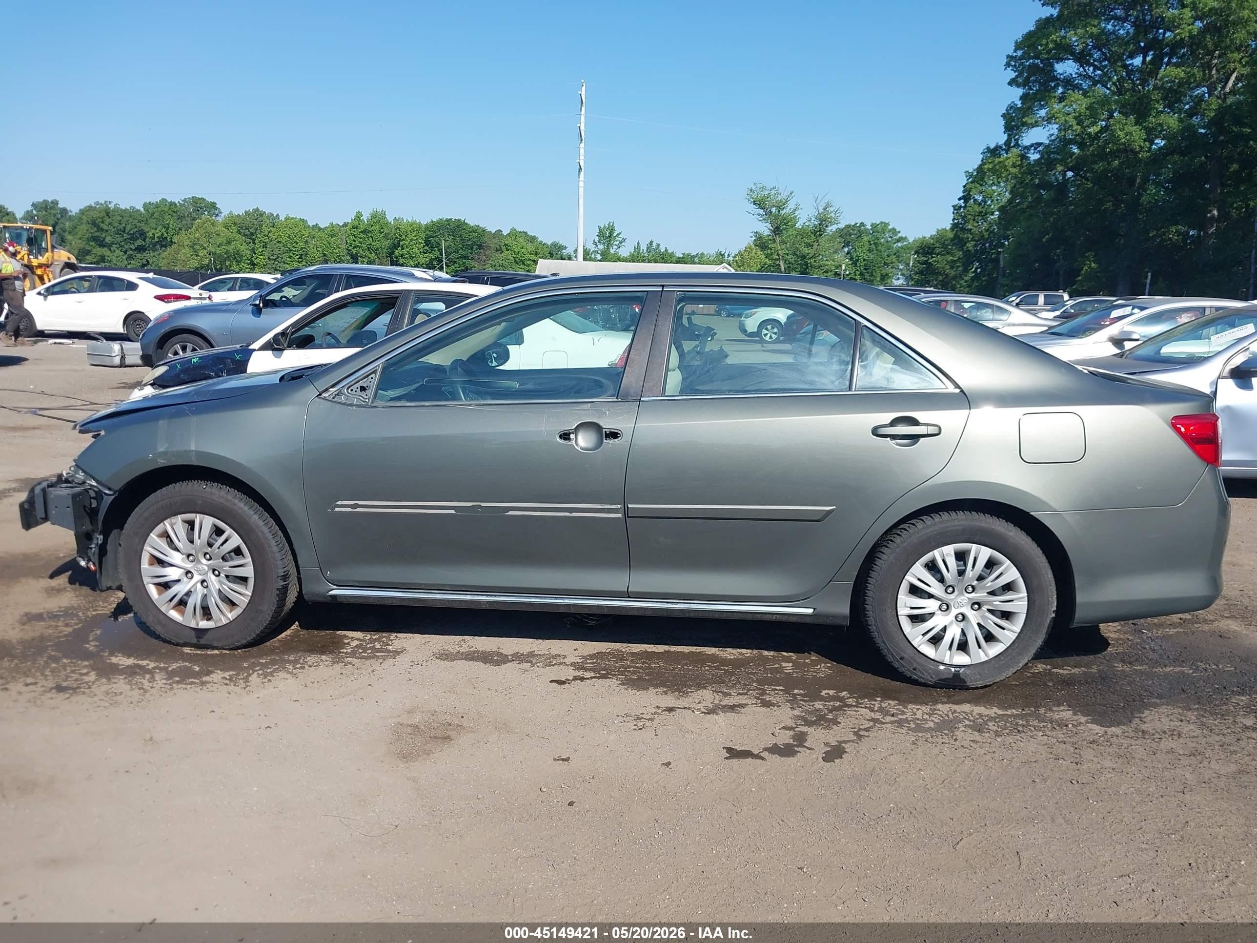 2014 Toyota Camry Le Gray vin: 4T4BF1FK5ER435832