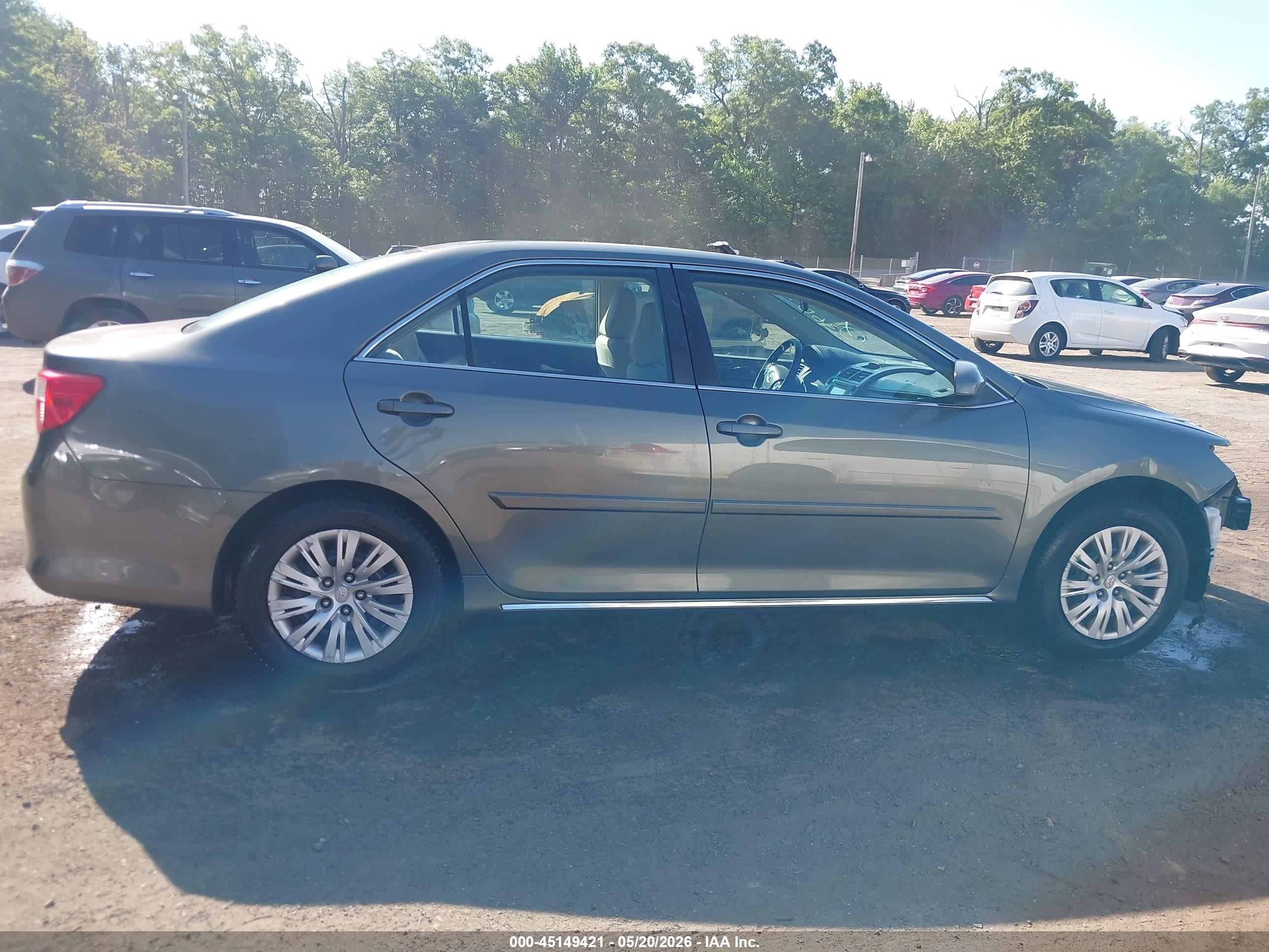 2014 Toyota Camry Le Gray vin: 4T4BF1FK5ER435832