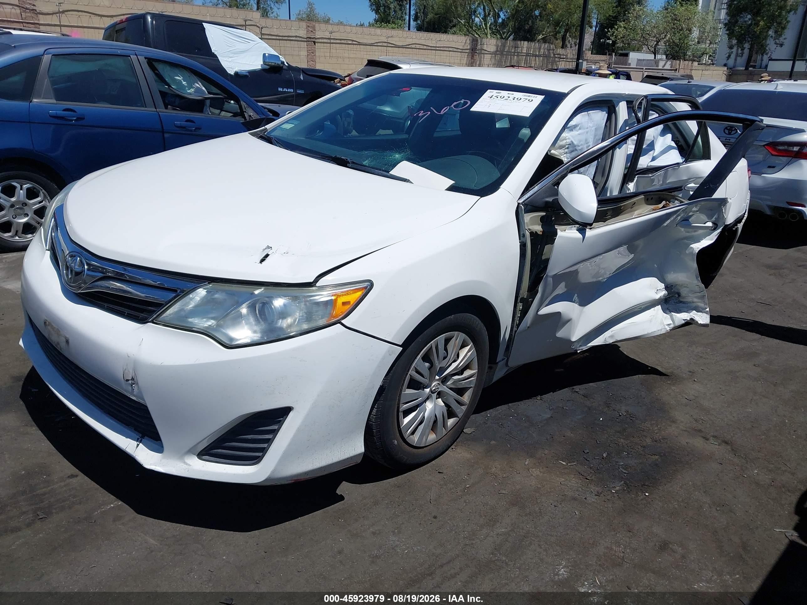 2014 Toyota Camry Le White vin: 4T4BF1FK5ER437063