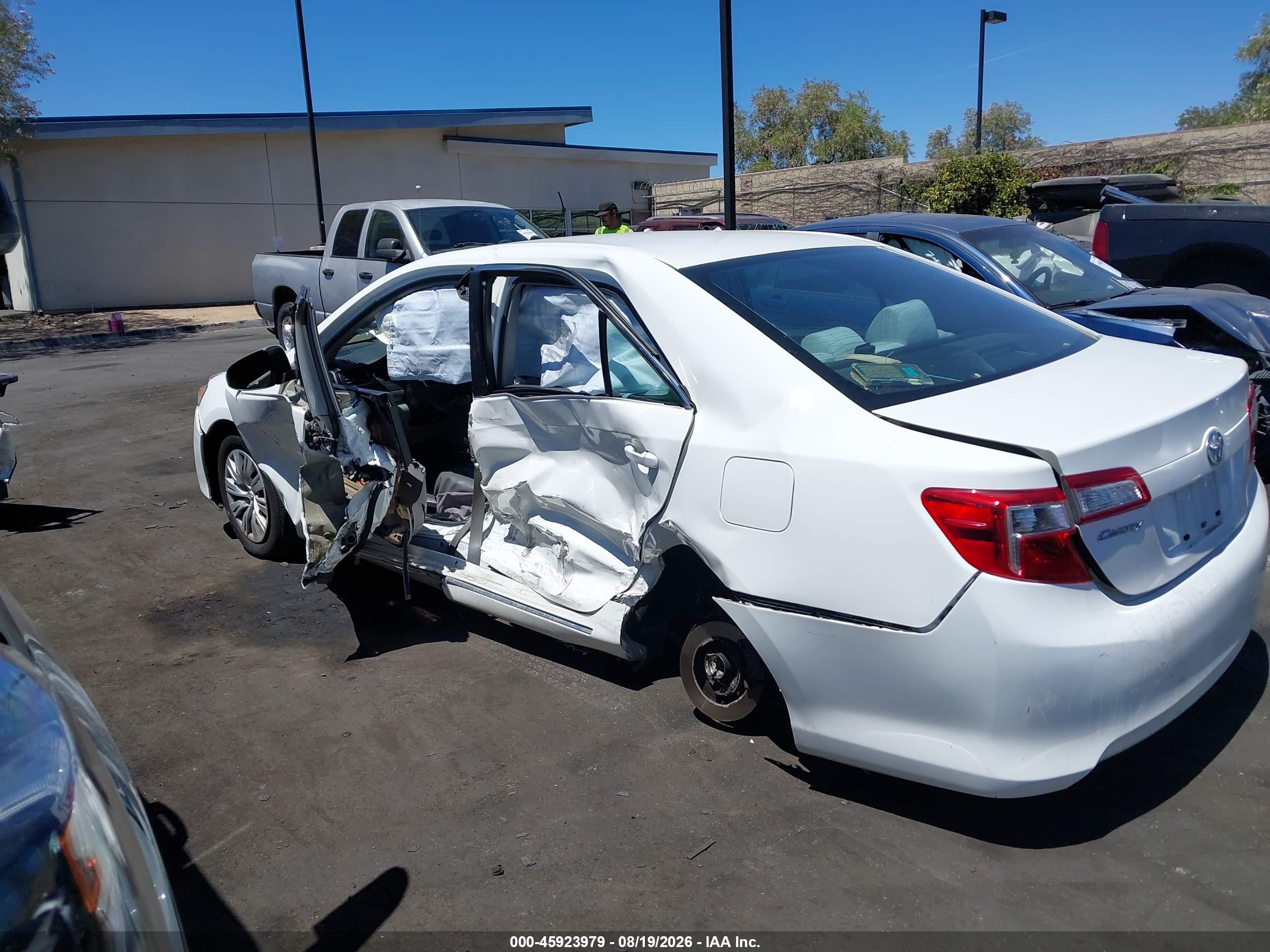 2014 Toyota Camry Le White vin: 4T4BF1FK5ER437063